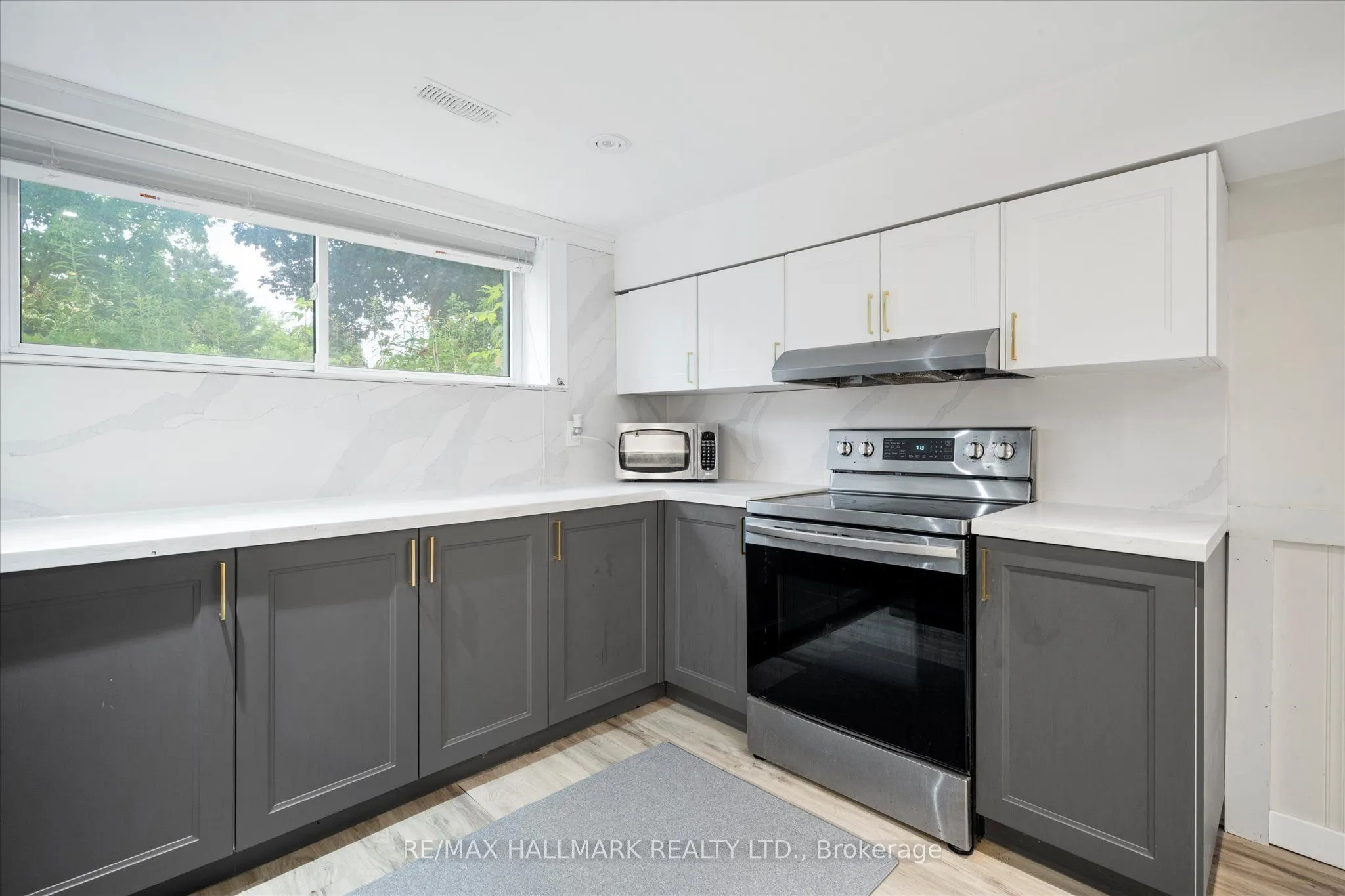 372 Dixon Boulevard