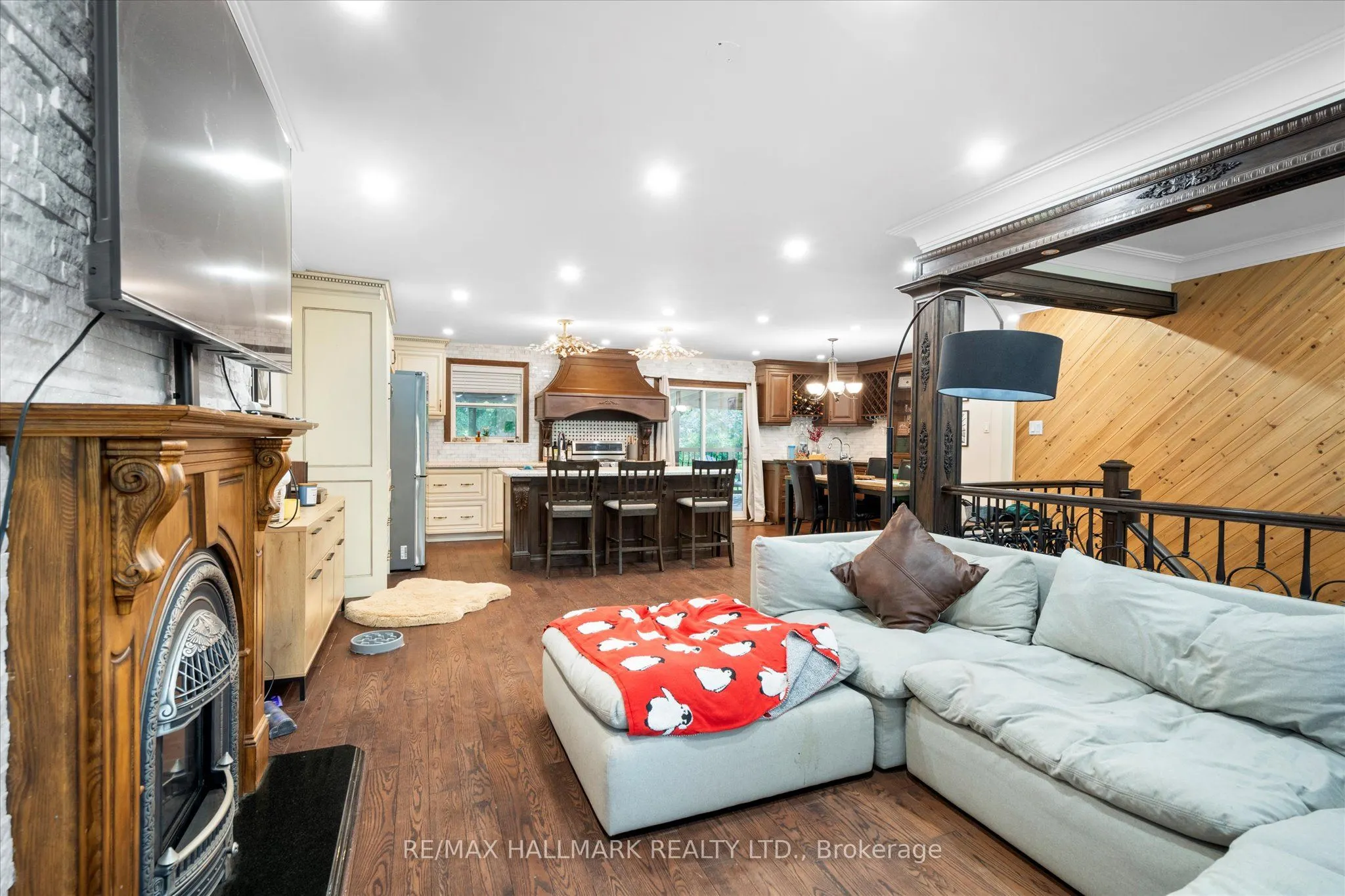 372 Dixon Boulevard