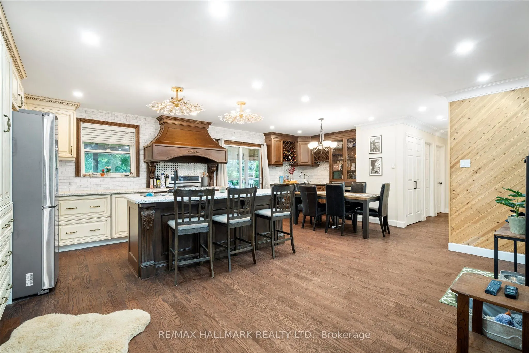 372 Dixon Boulevard