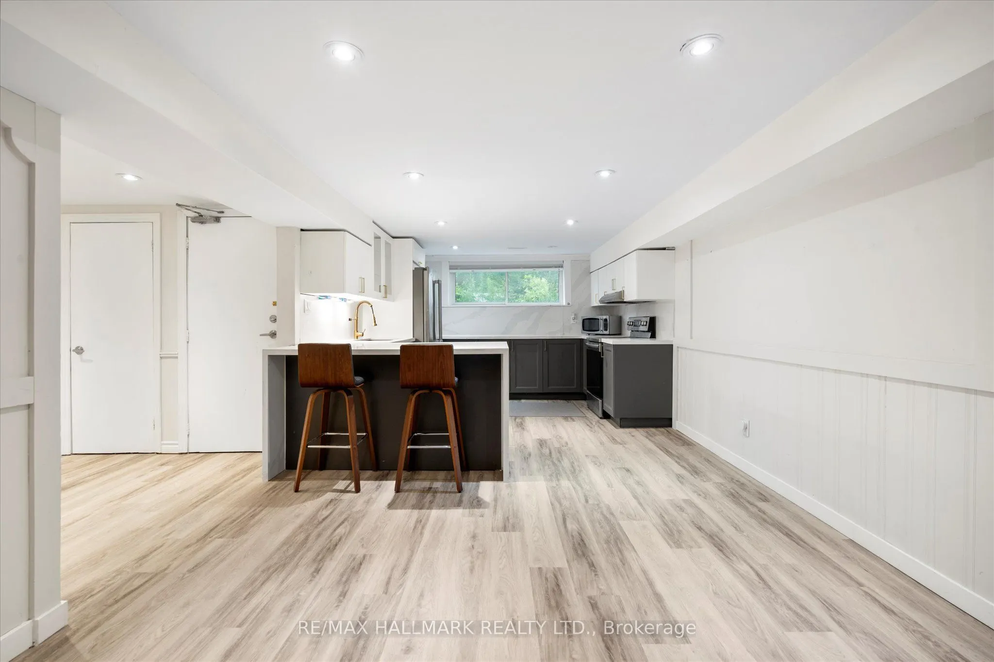 372 Dixon Boulevard