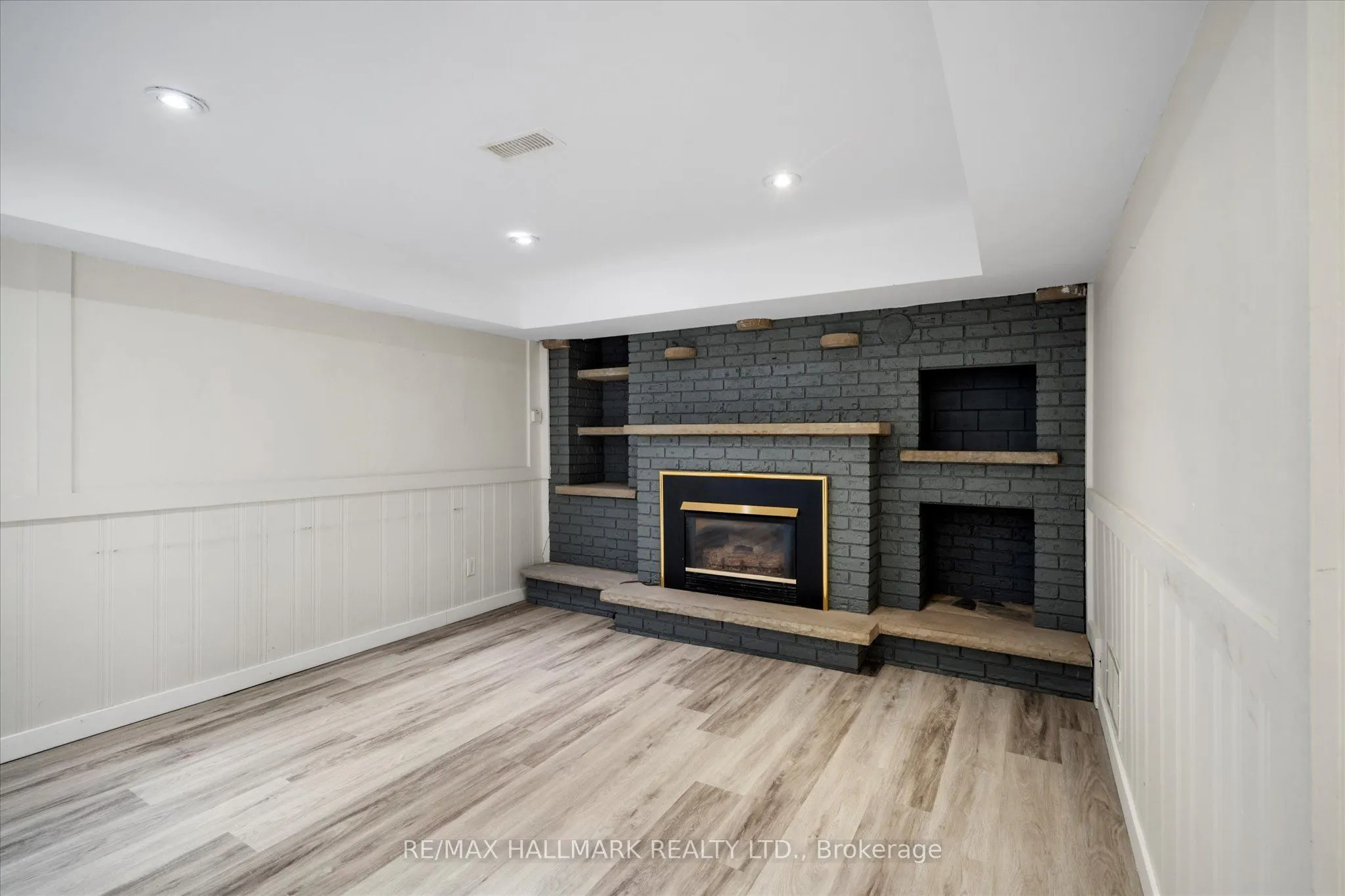 372 Dixon Boulevard