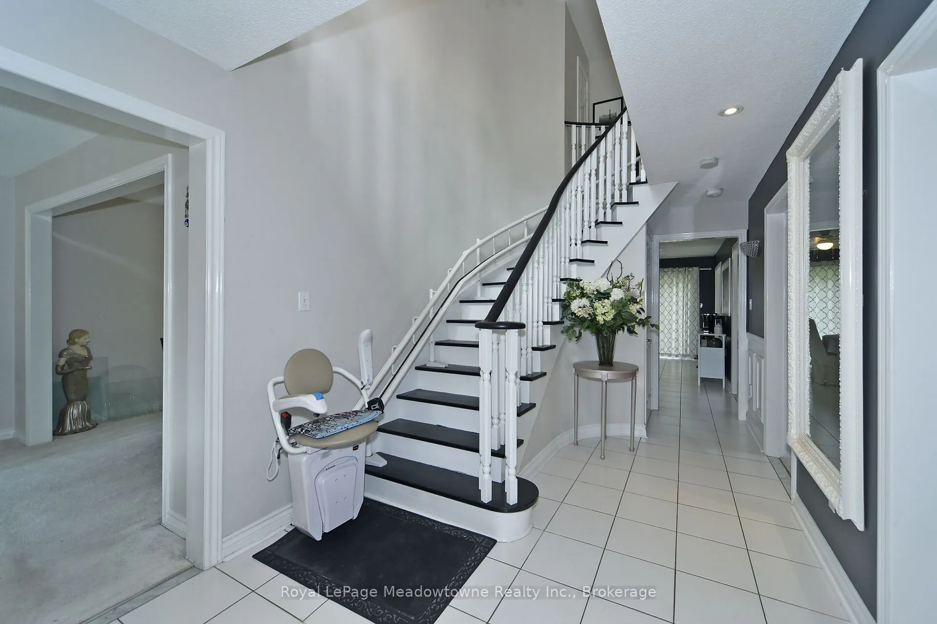 30 Millrun Crescent N