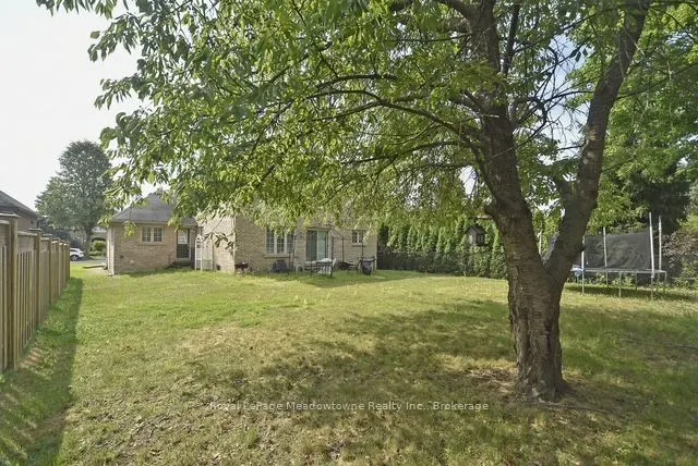 30 Millrun Crescent N