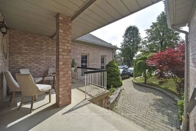 30 Millrun Crescent N