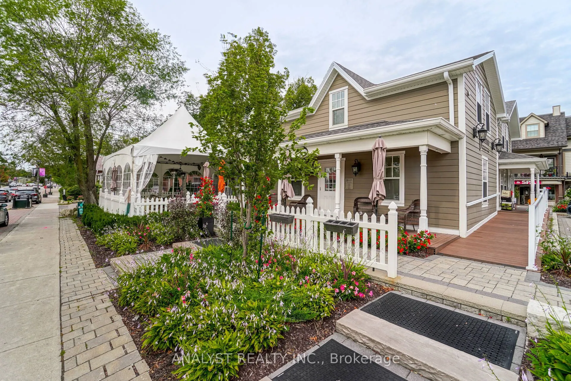 10425 Islington Avenue, #211