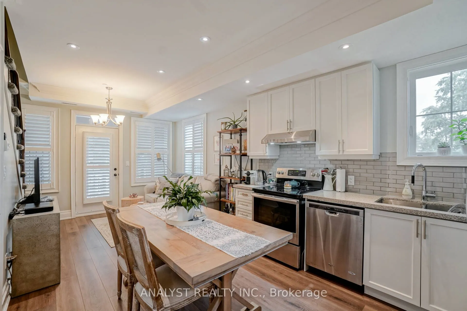 10425 Islington Avenue, #211