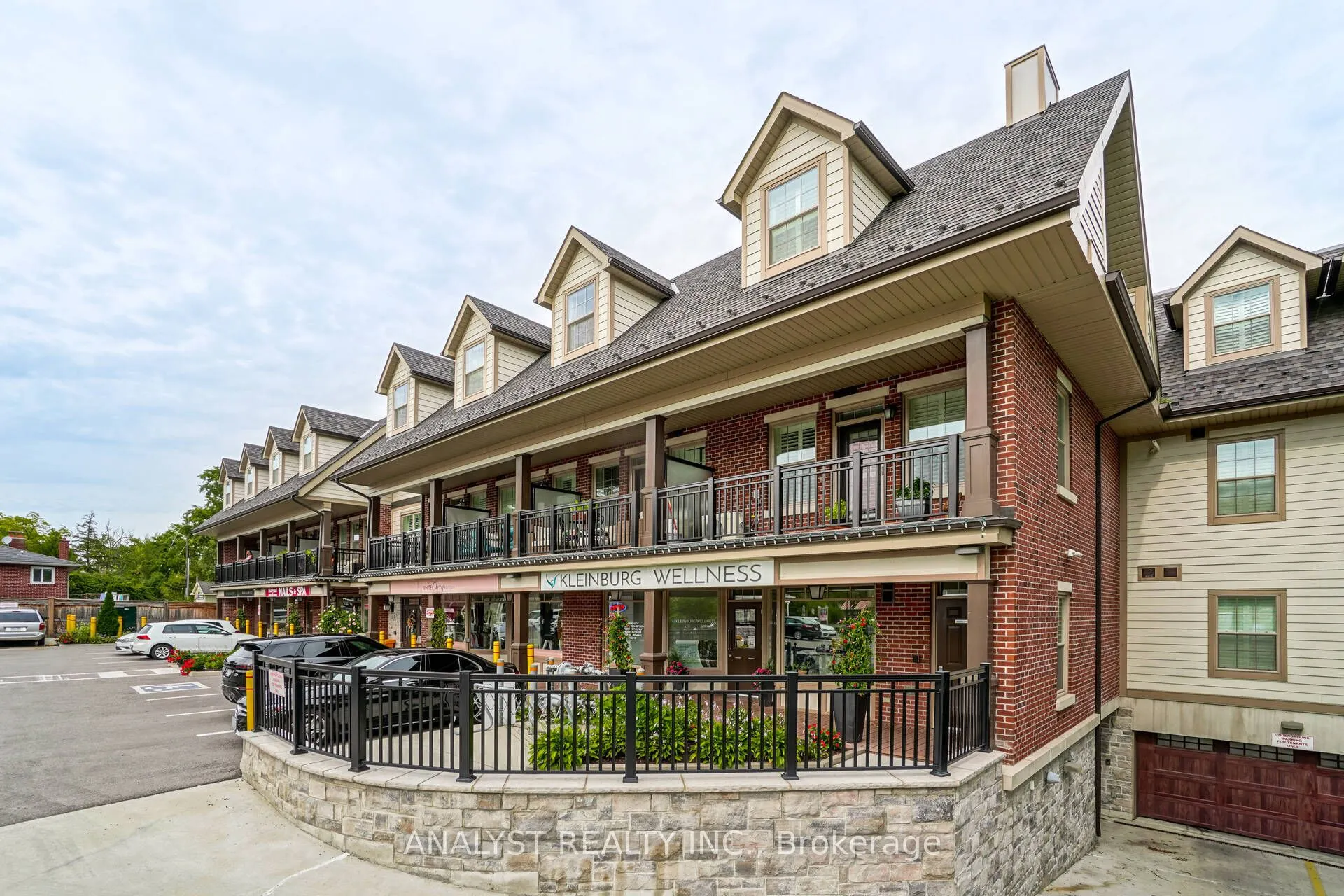 10425 Islington Avenue, #211