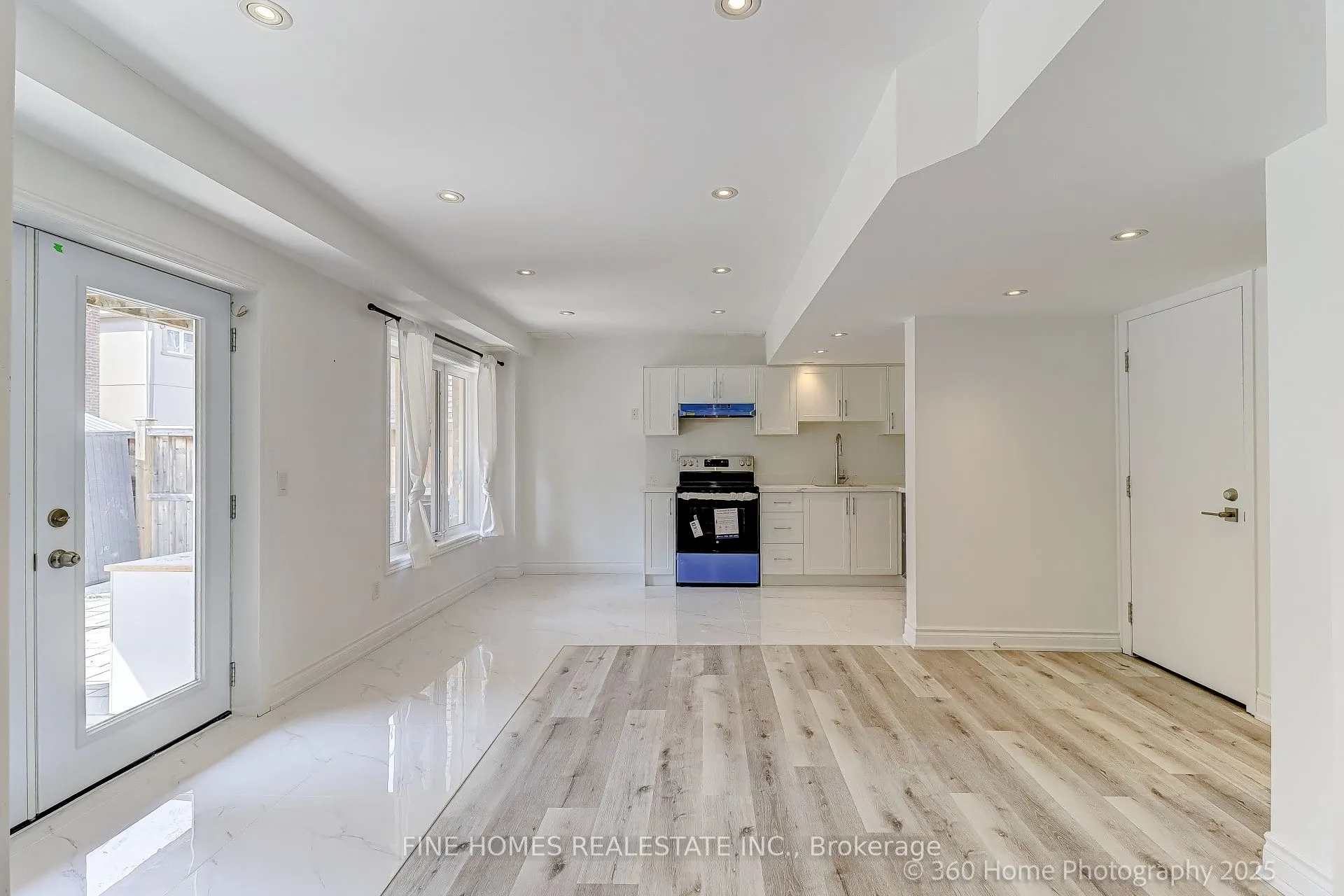 26 Gesher Crescent, #Lower