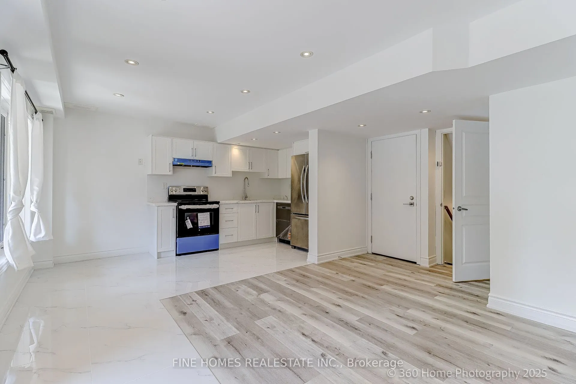 26 Gesher Crescent, #Lower