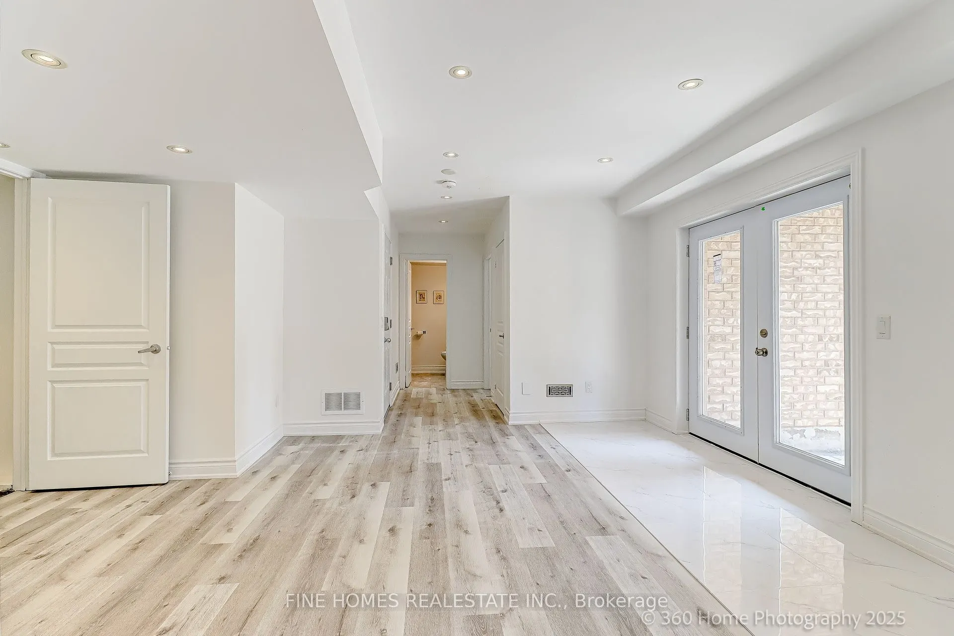 26 Gesher Crescent, #Lower