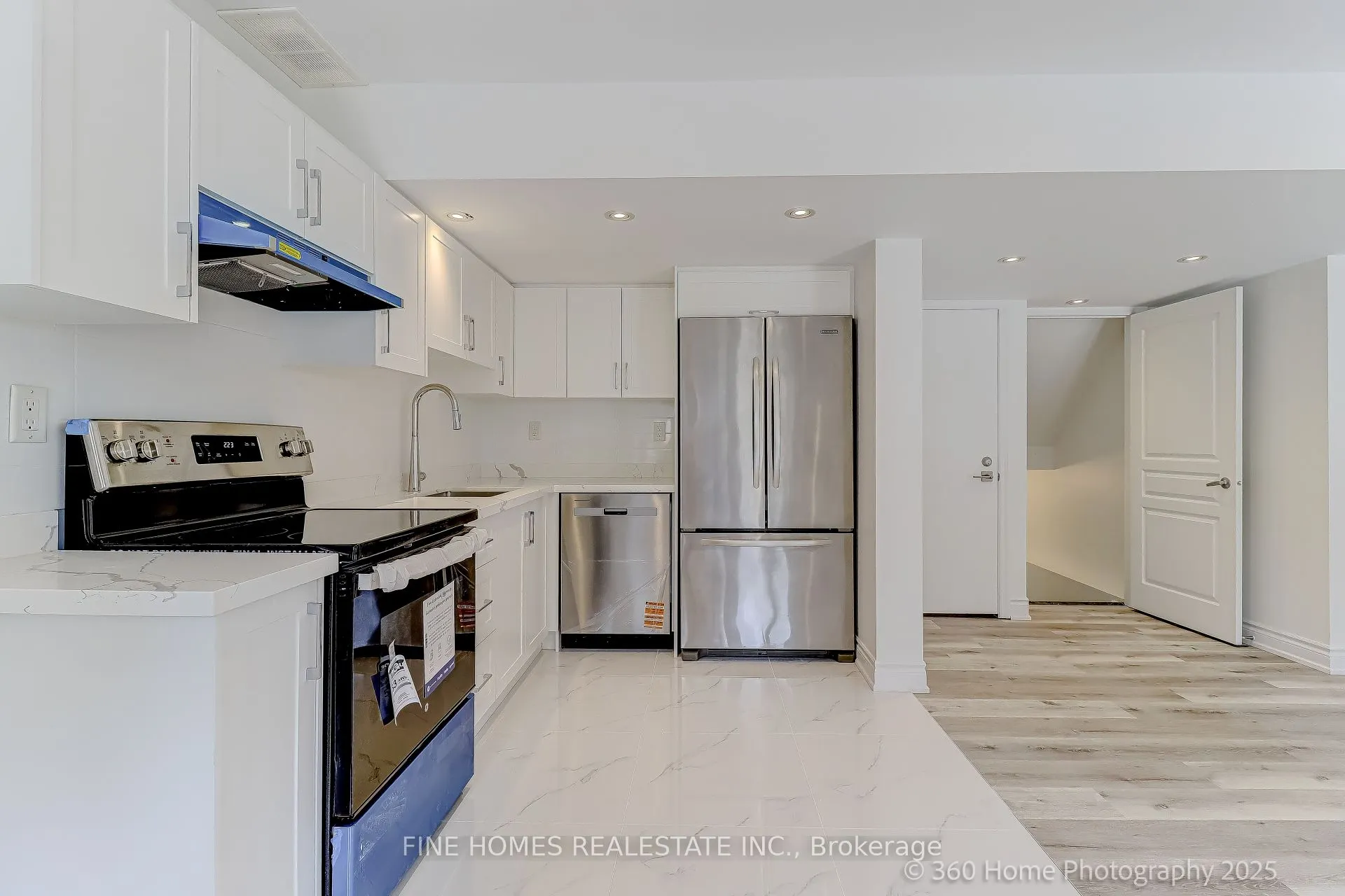 26 Gesher Crescent, #Lower