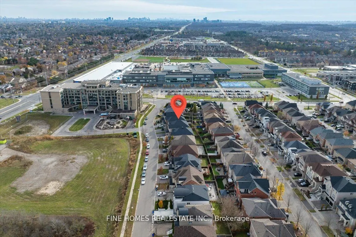 26 Gesher Crescent, #Lower