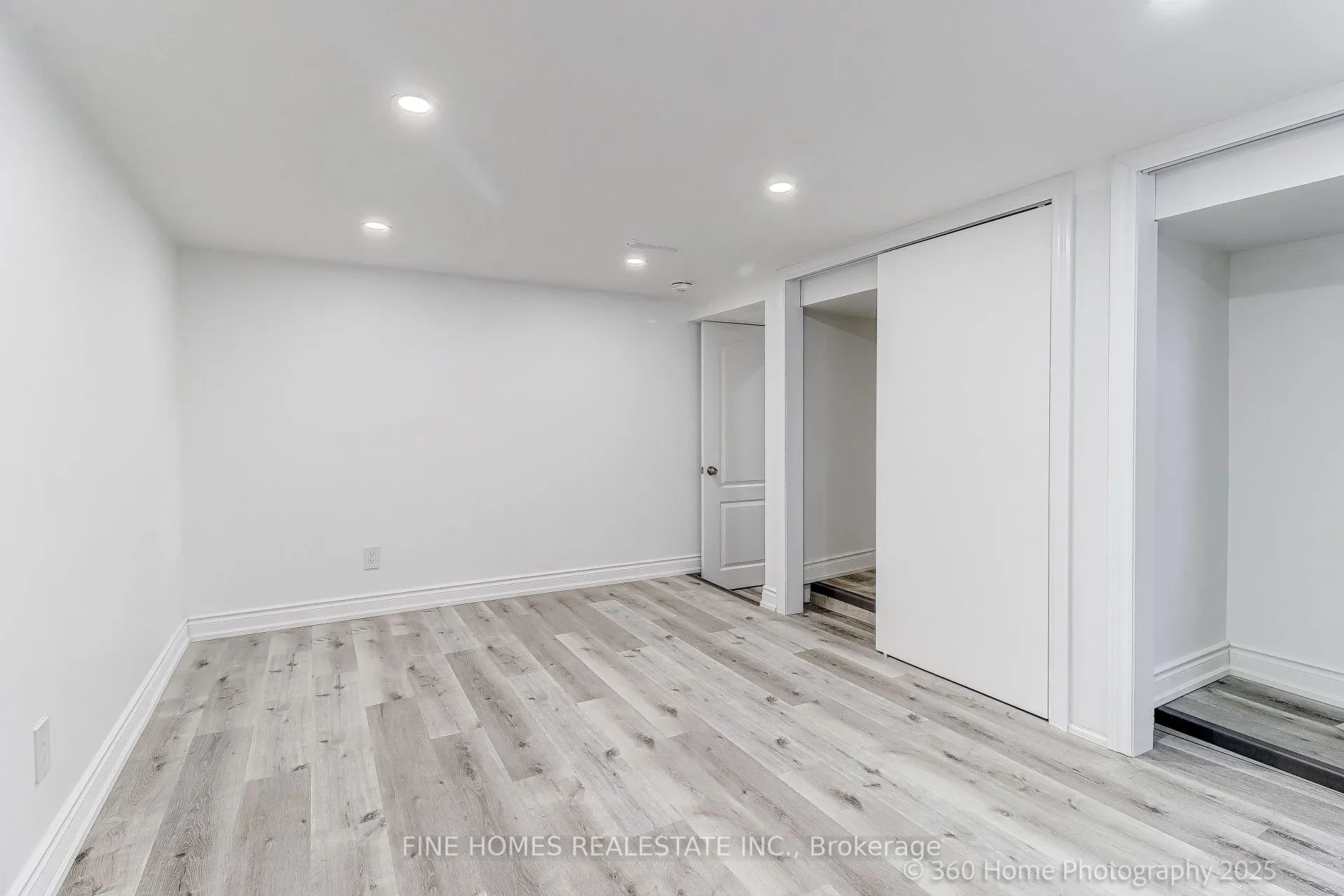 26 Gesher Crescent, #Lower