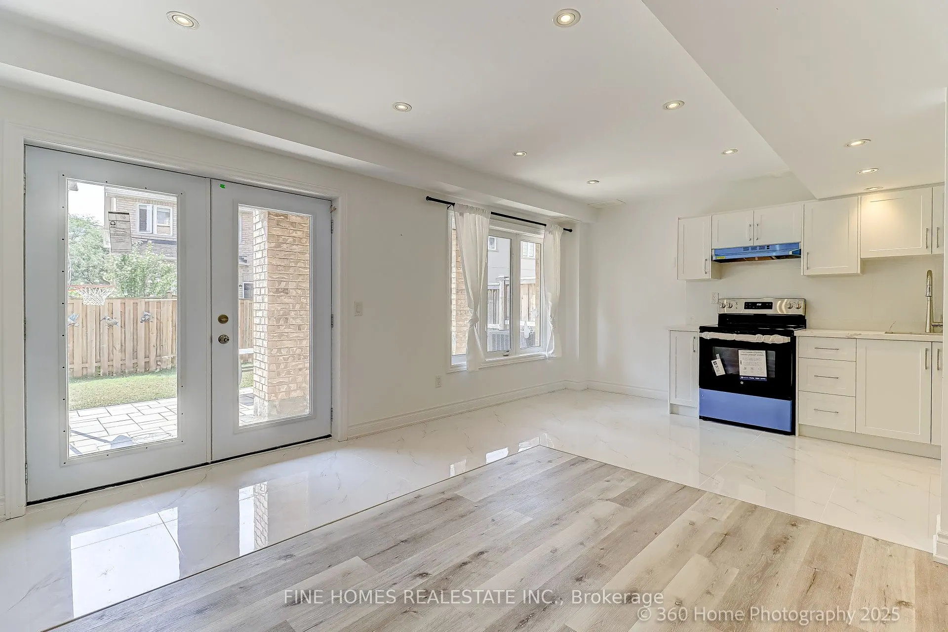 26 Gesher Crescent, #Lower