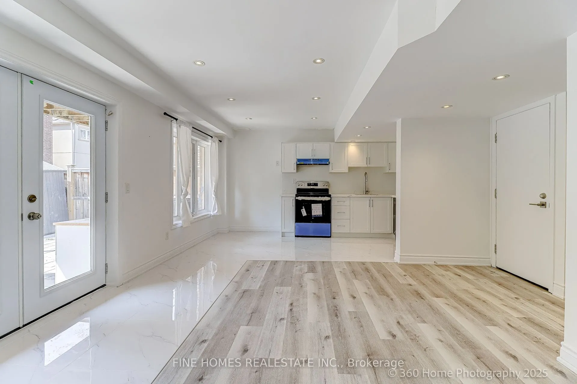 26 Gesher Crescent, #Lower