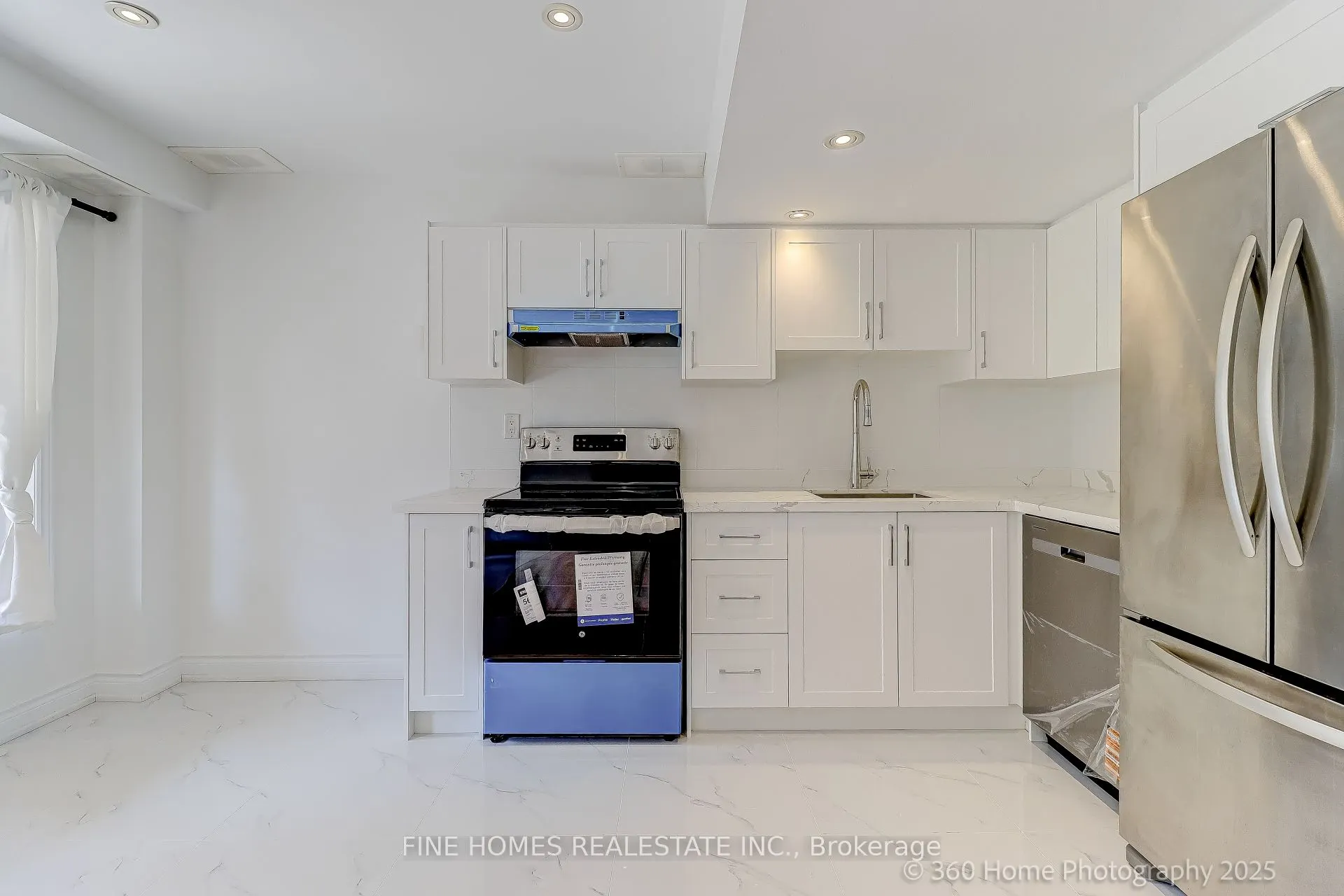 26 Gesher Crescent, #Lower