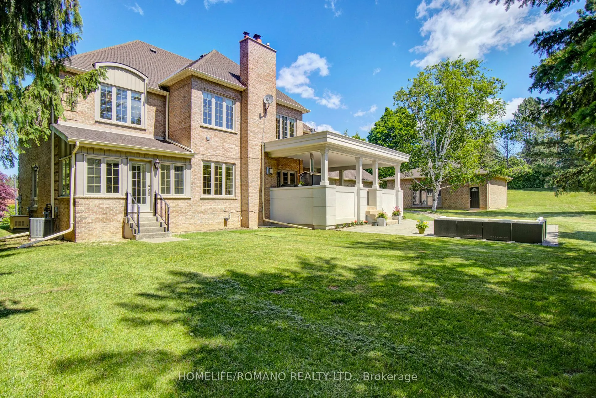 12 Hedgerow Lane