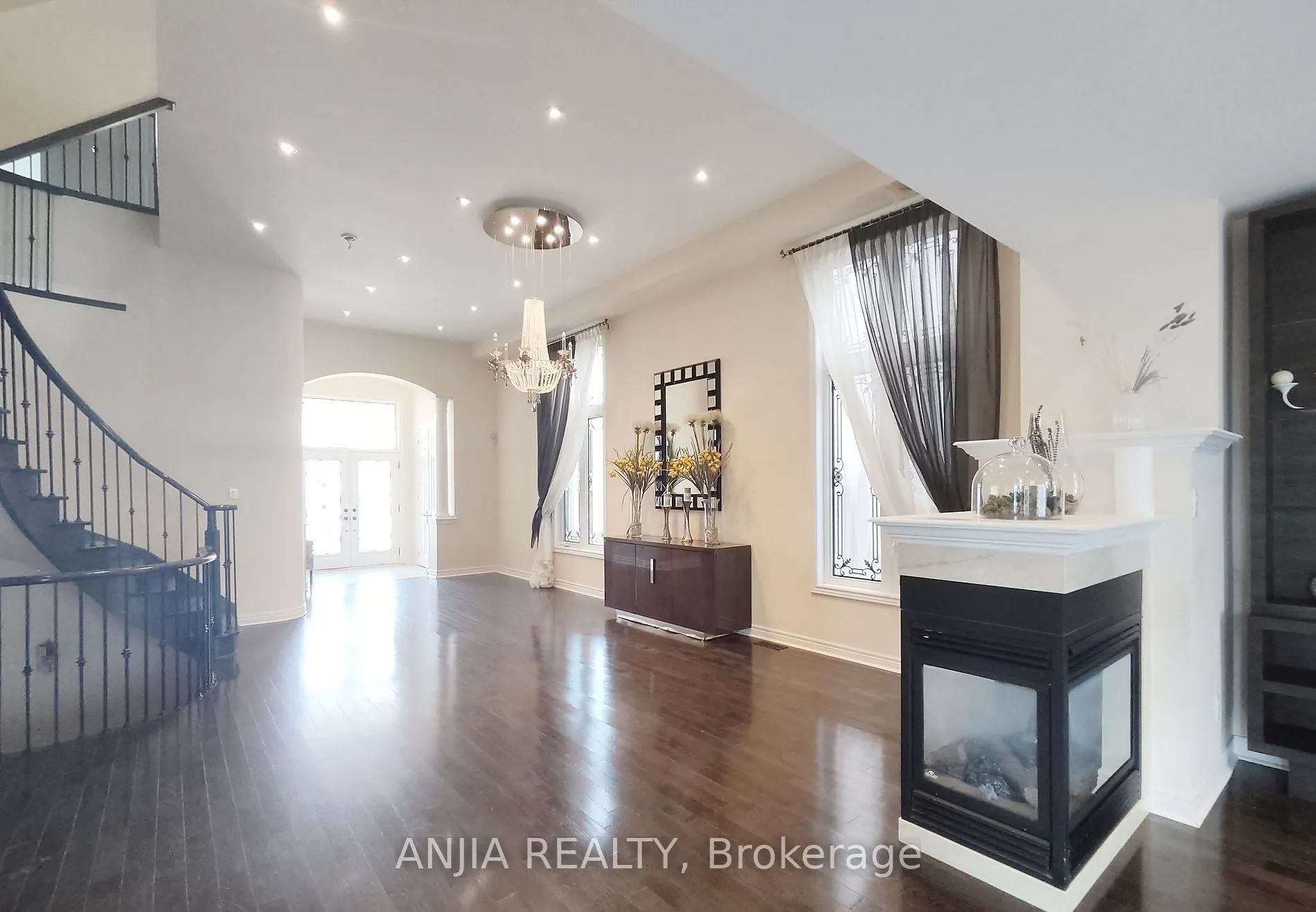 19 Savona Place