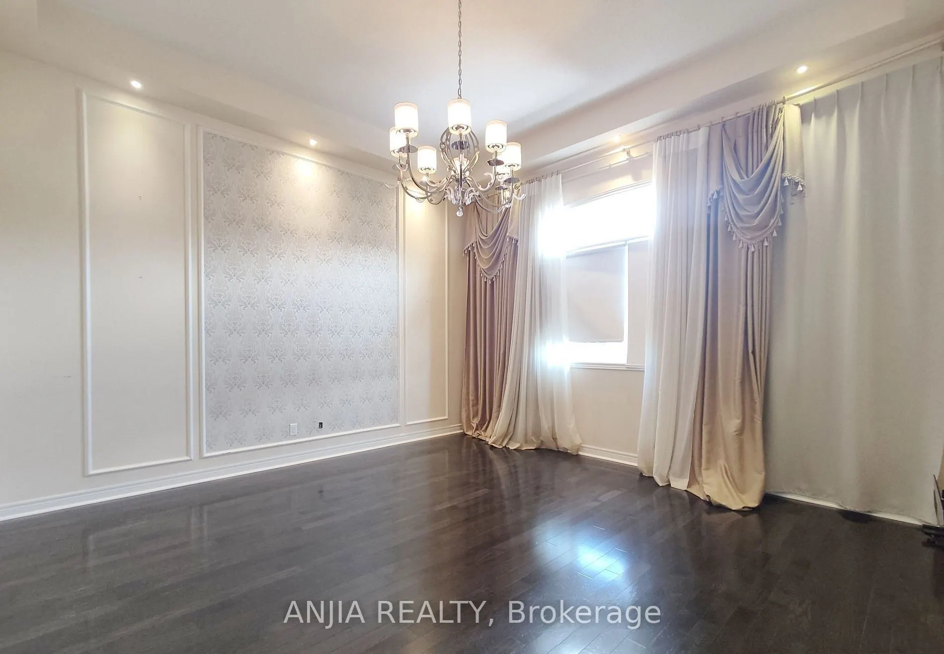 19 Savona Place