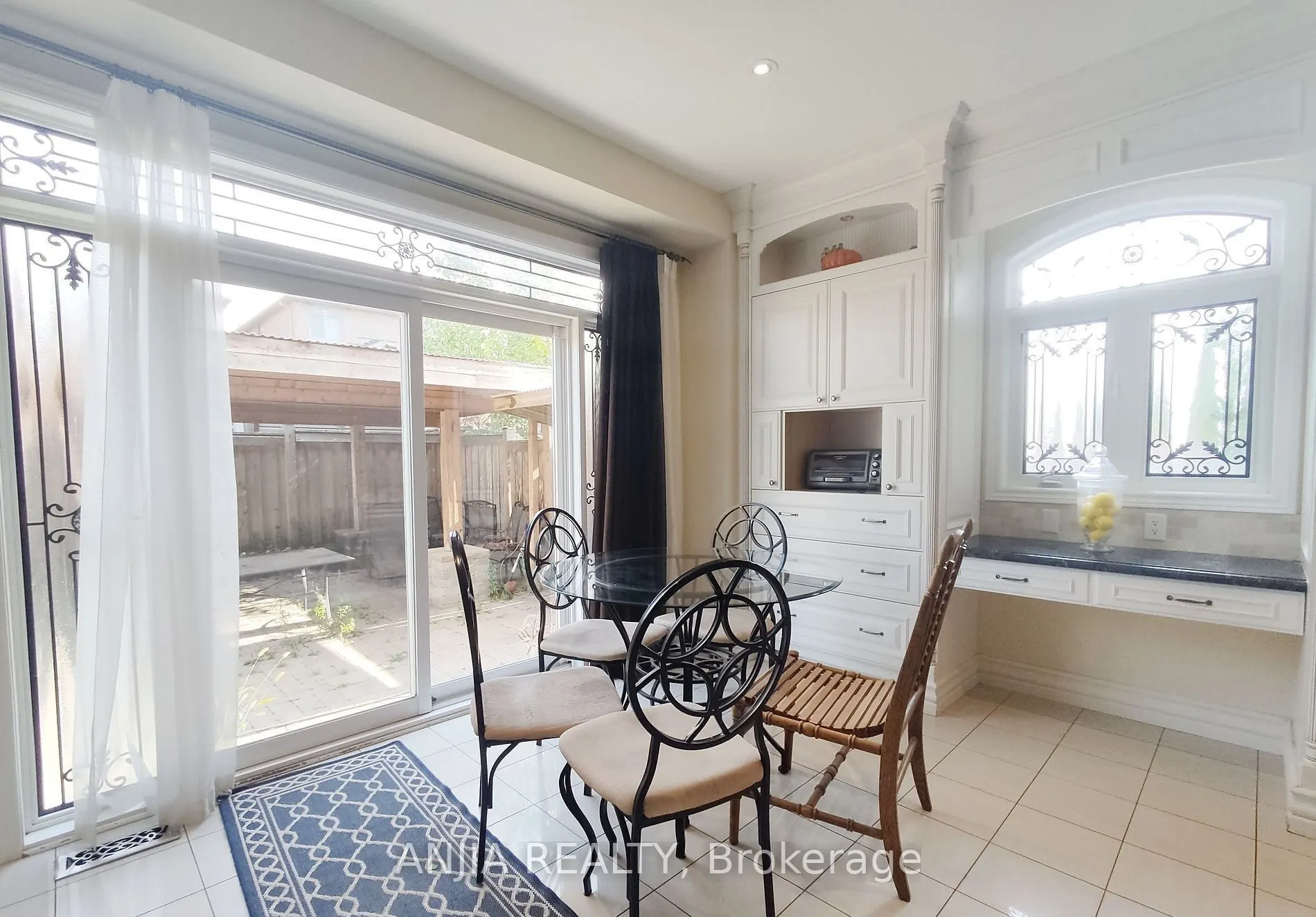 19 Savona Place