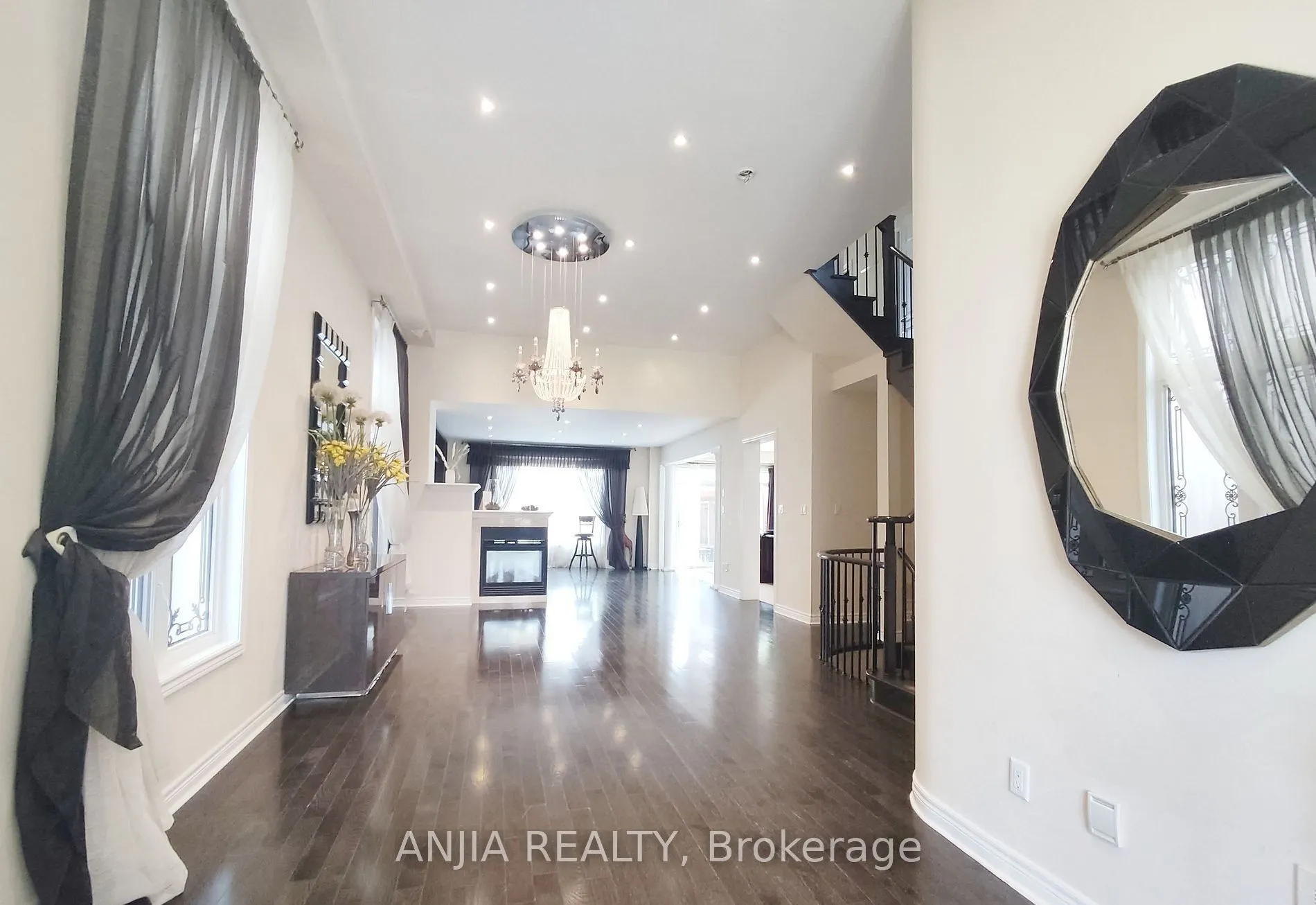 19 Savona Place