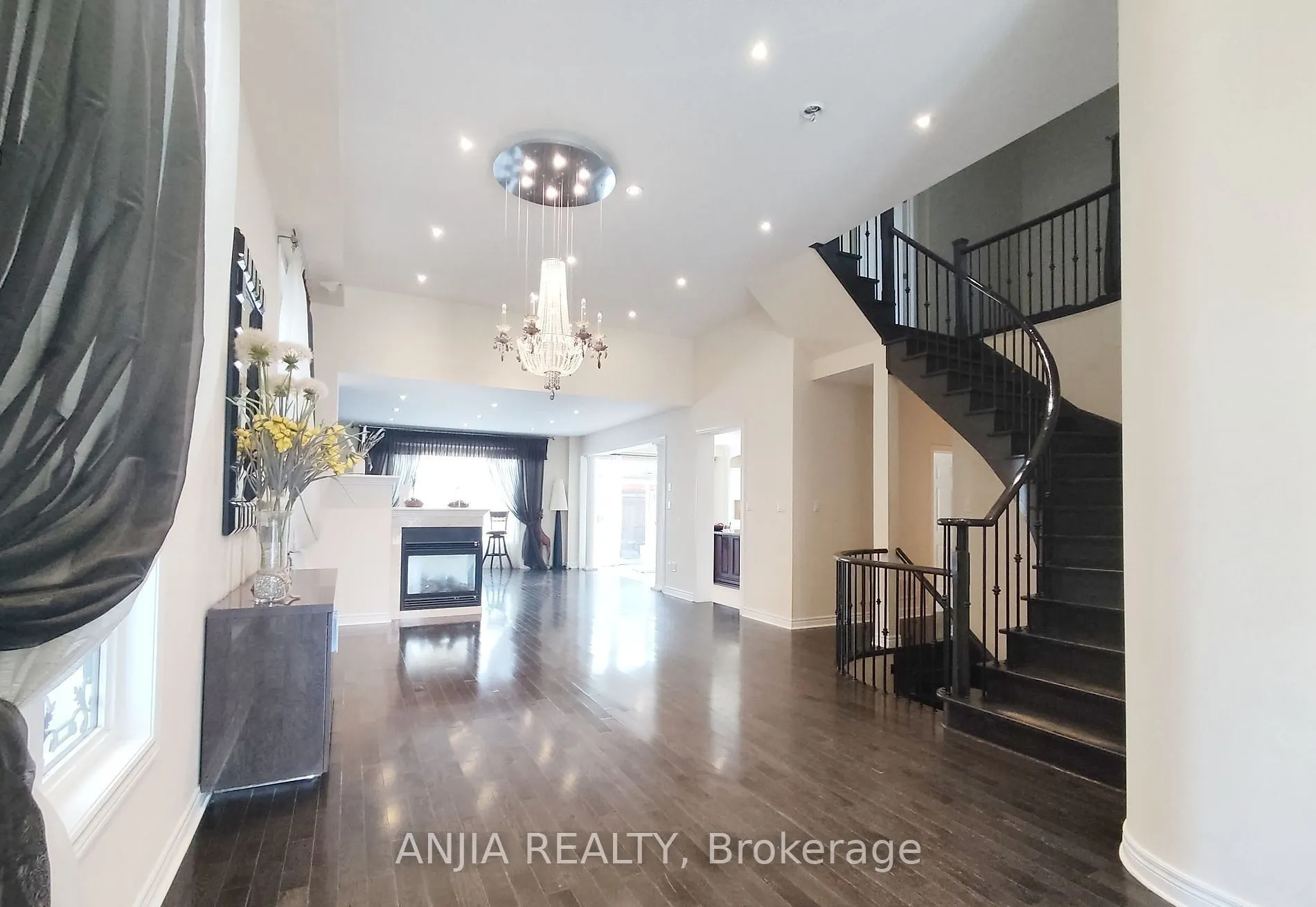 19 Savona Place