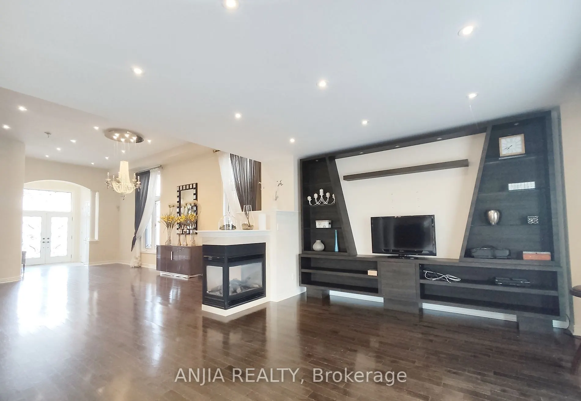 19 Savona Place