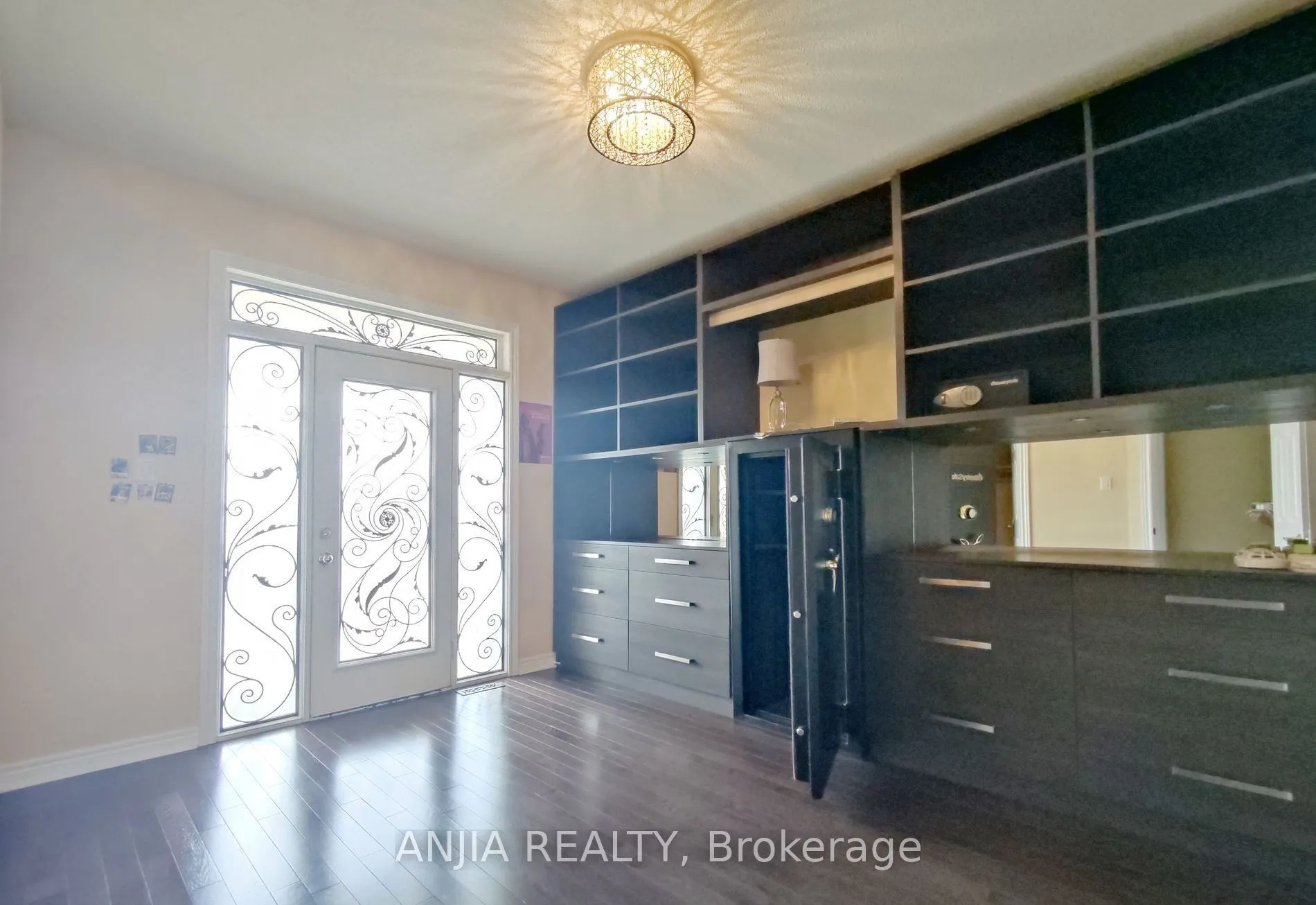19 Savona Place