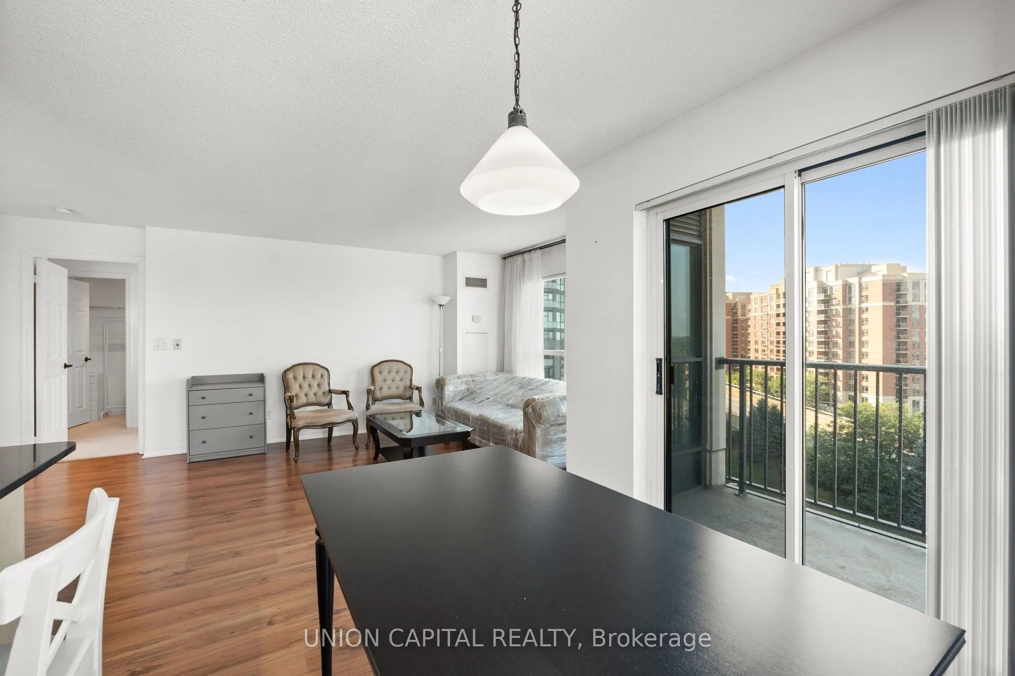 185 Oneida Crescent, #1017