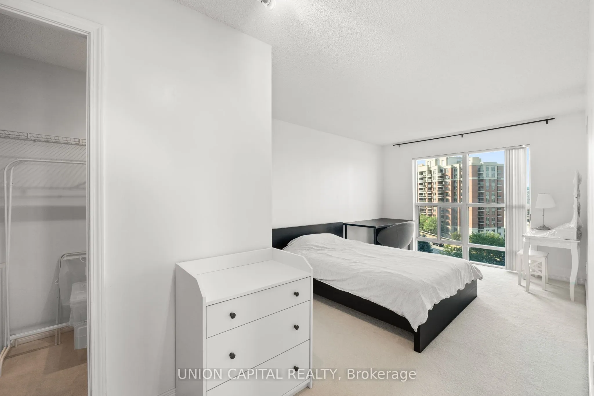 185 Oneida Crescent, #1017