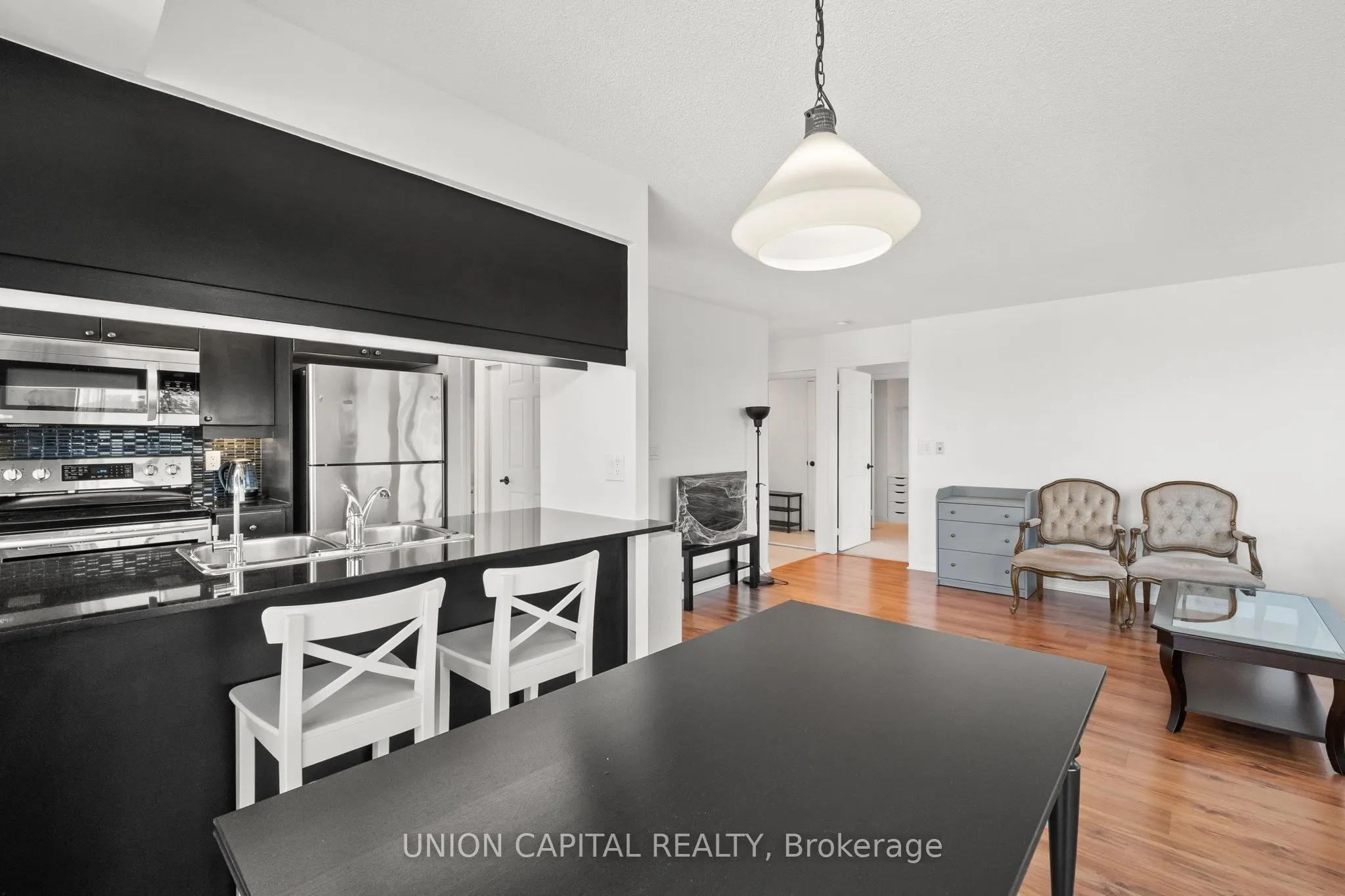 185 Oneida Crescent, #1017