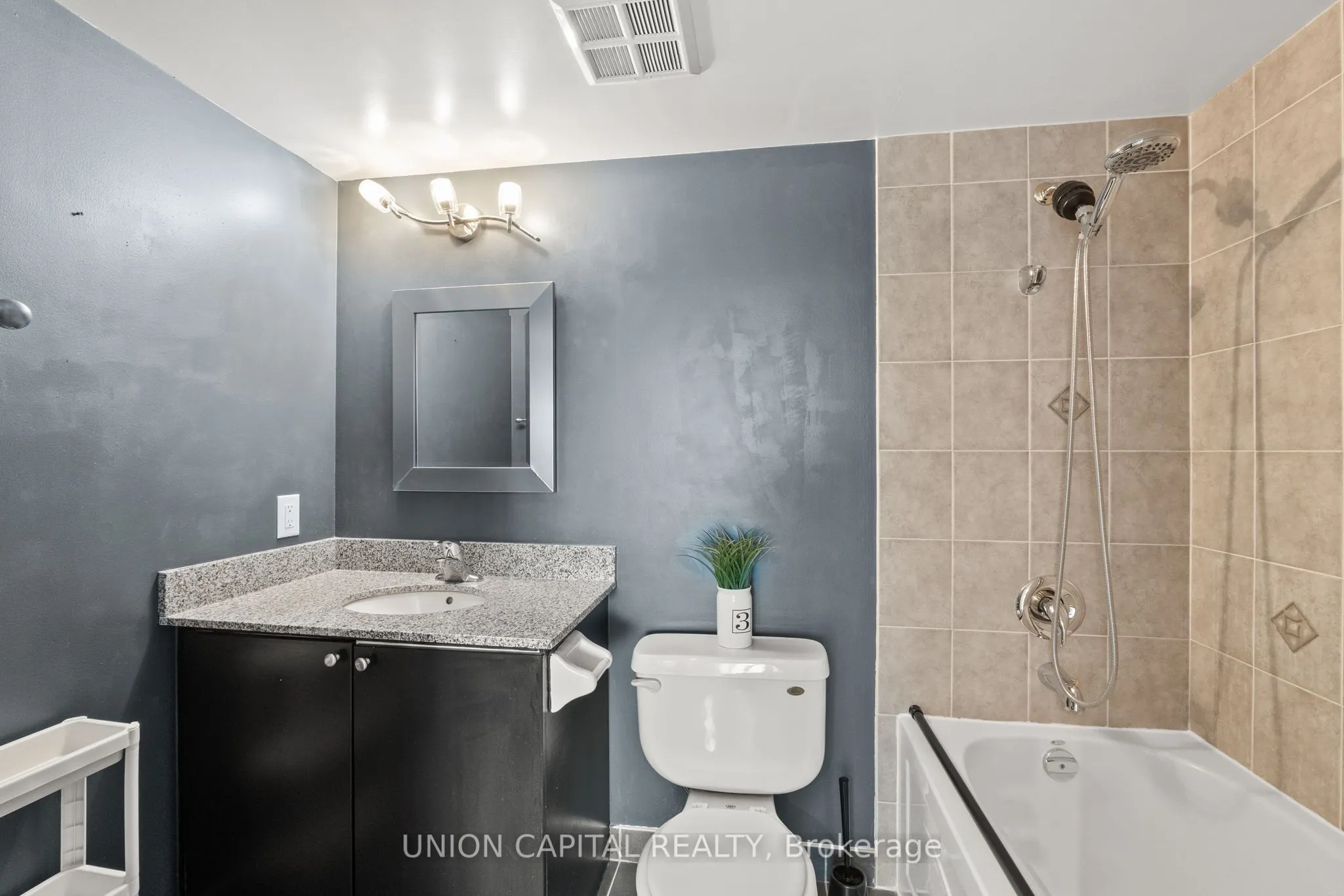 185 Oneida Crescent, #1017