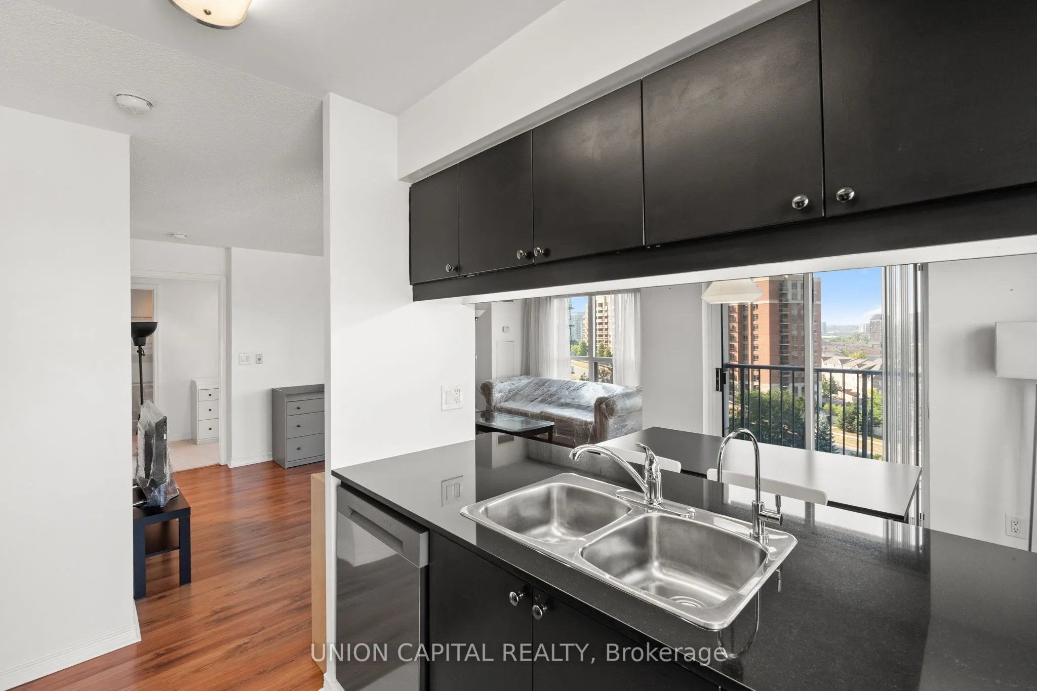 185 Oneida Crescent, #1017