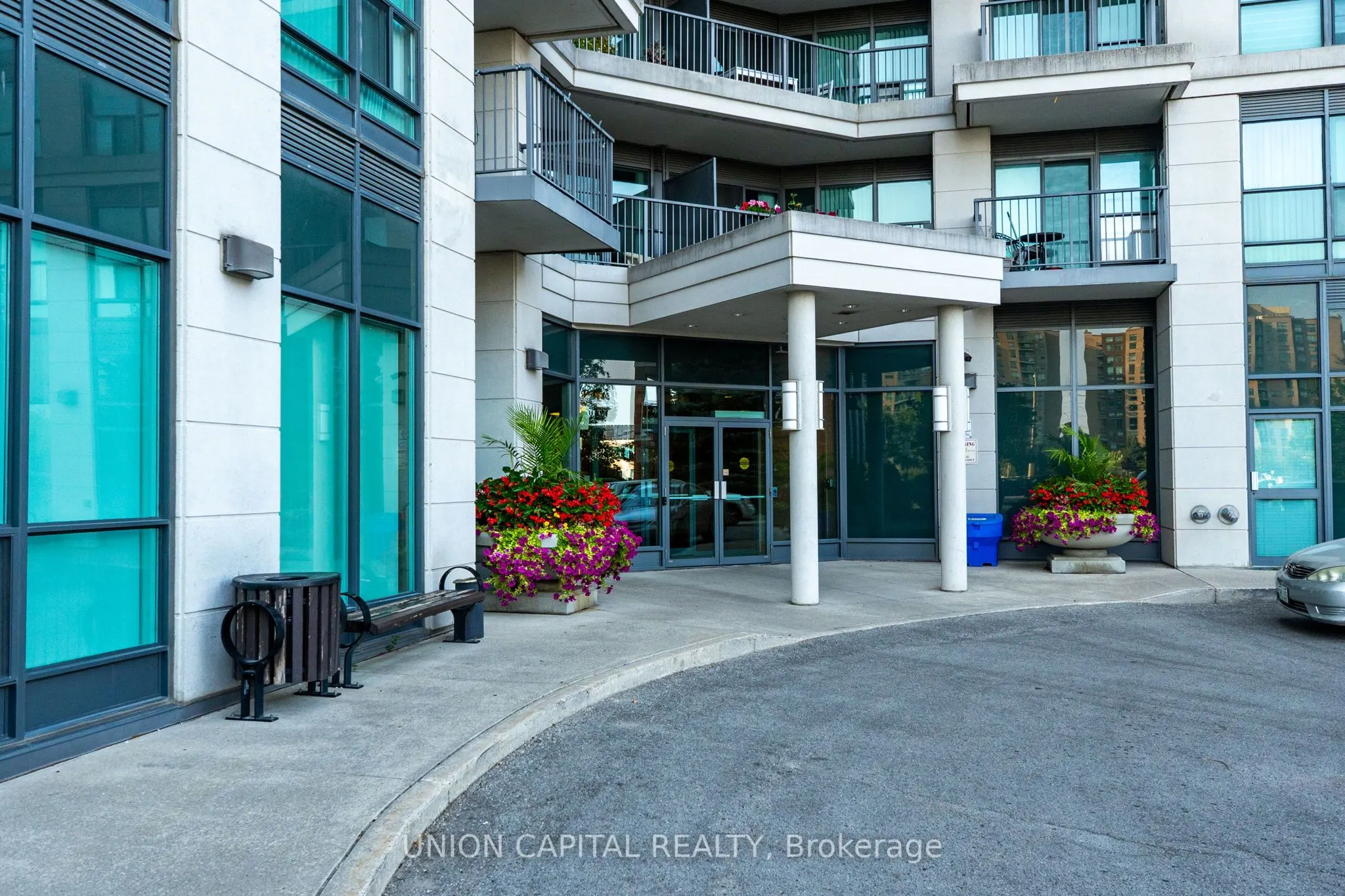 185 Oneida Crescent, #1017