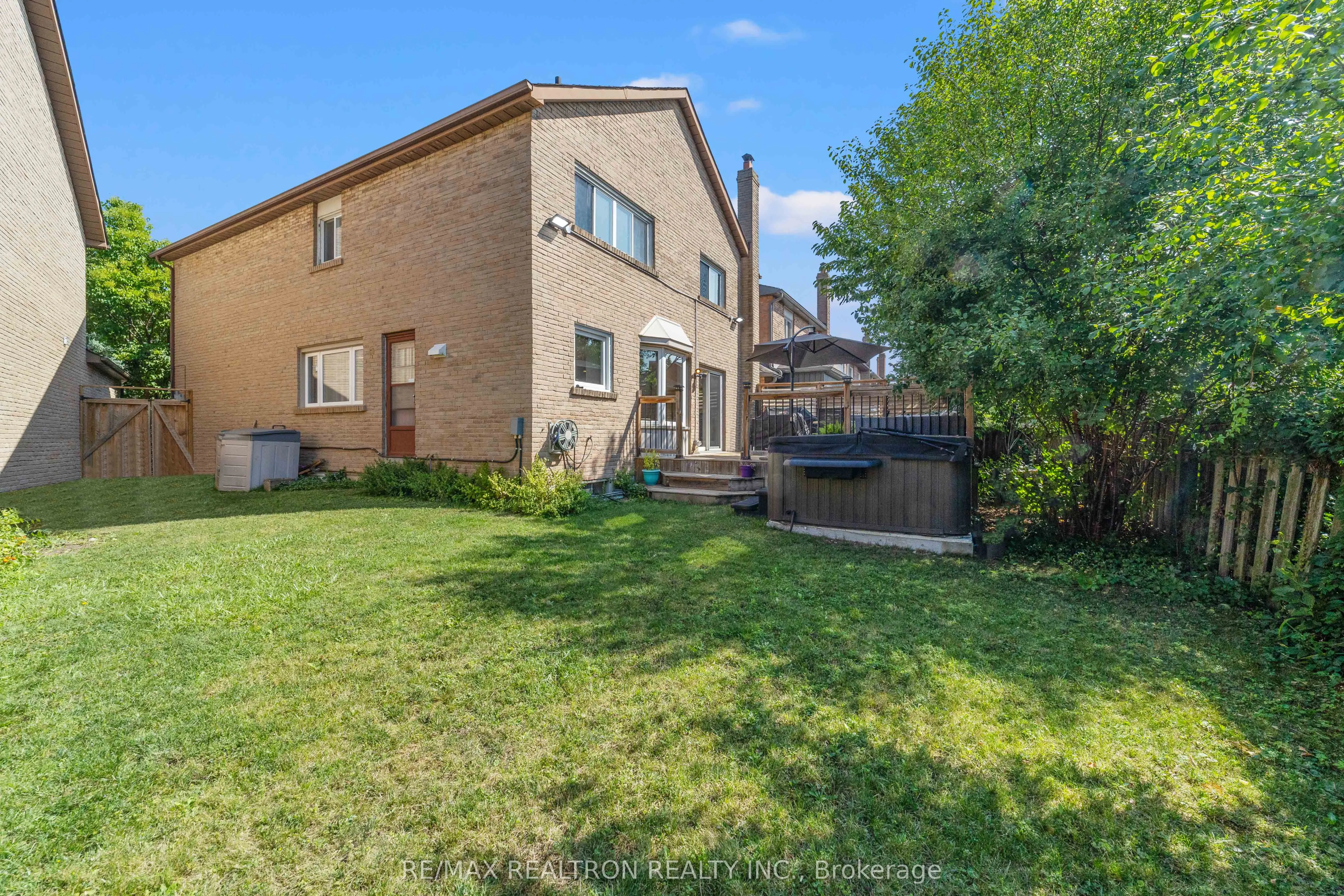 42 Peter Andrew Crescent