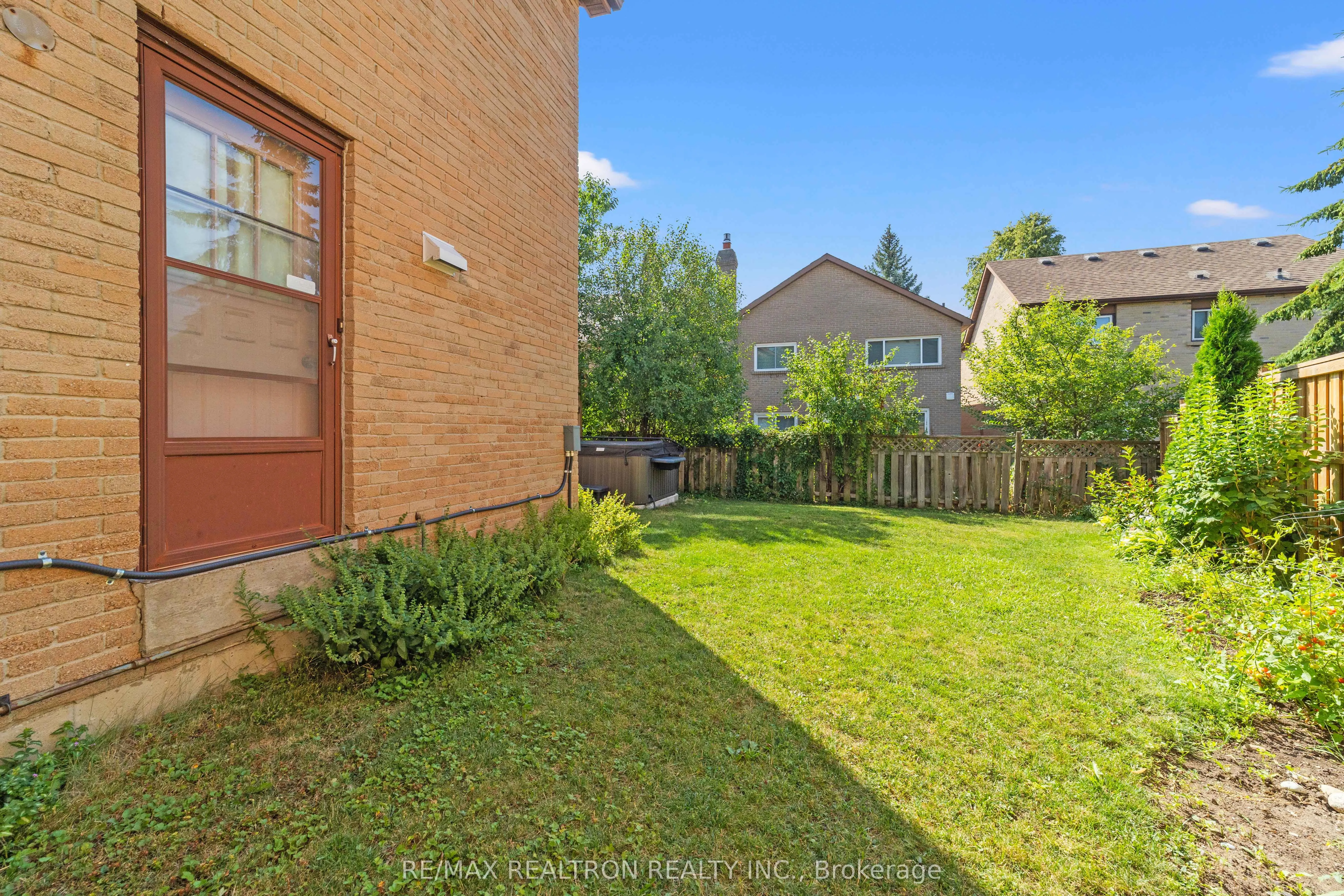 42 Peter Andrew Crescent