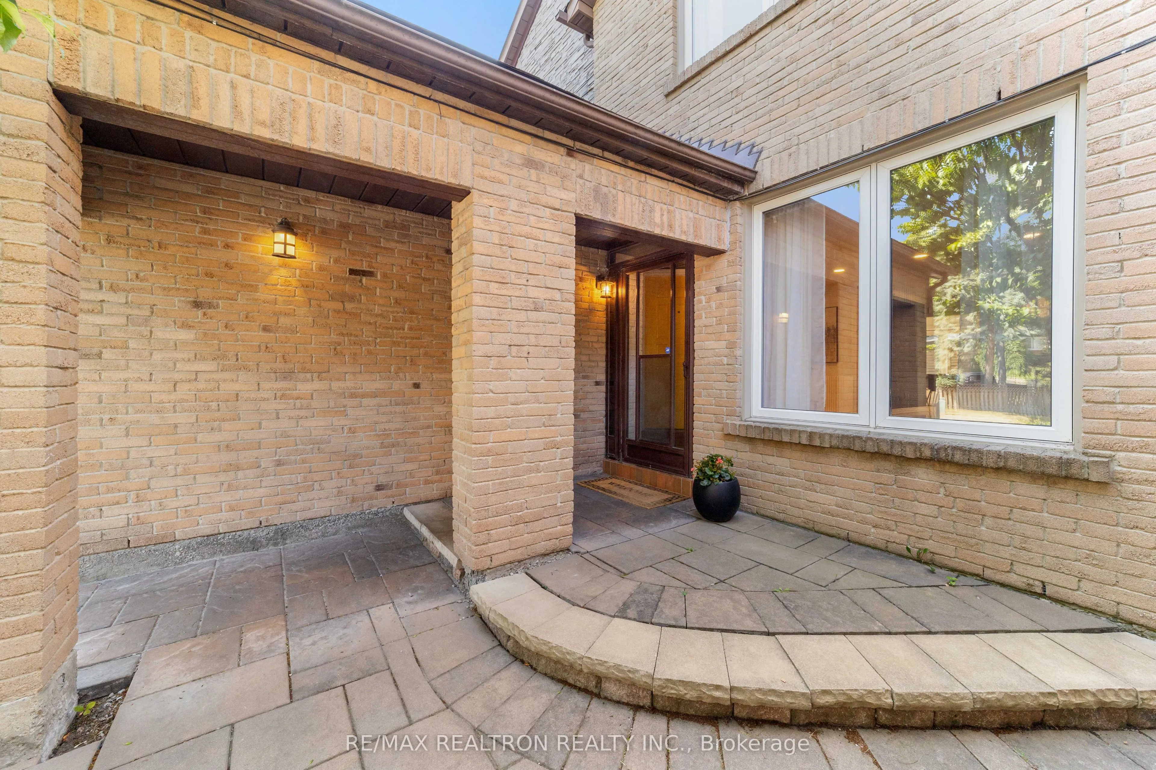 42 Peter Andrew Crescent