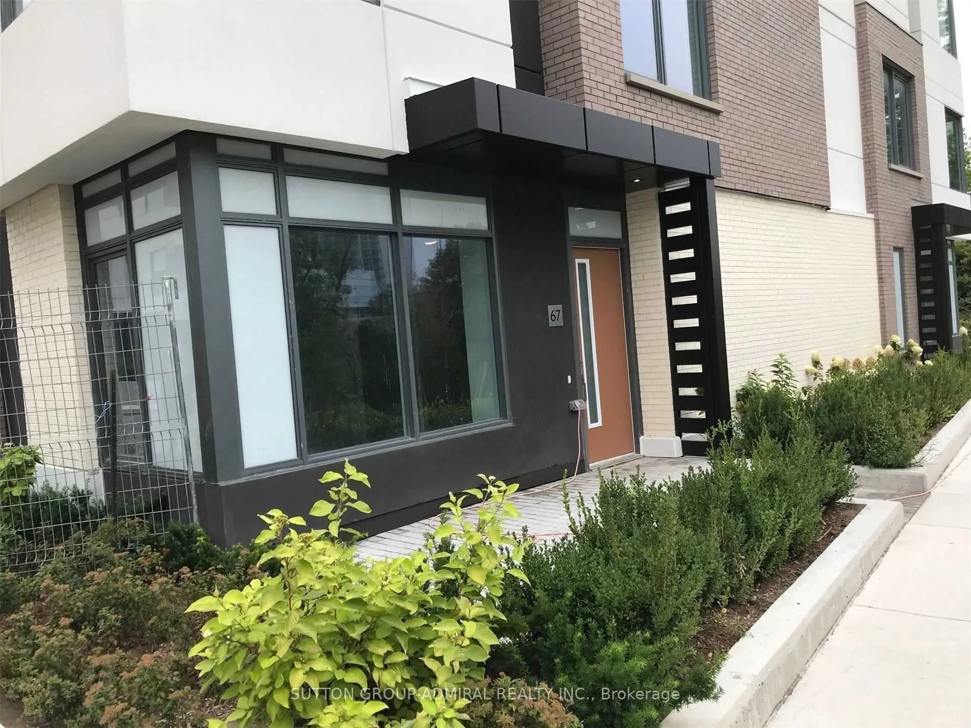 1060 Portage Parkway, #Th067