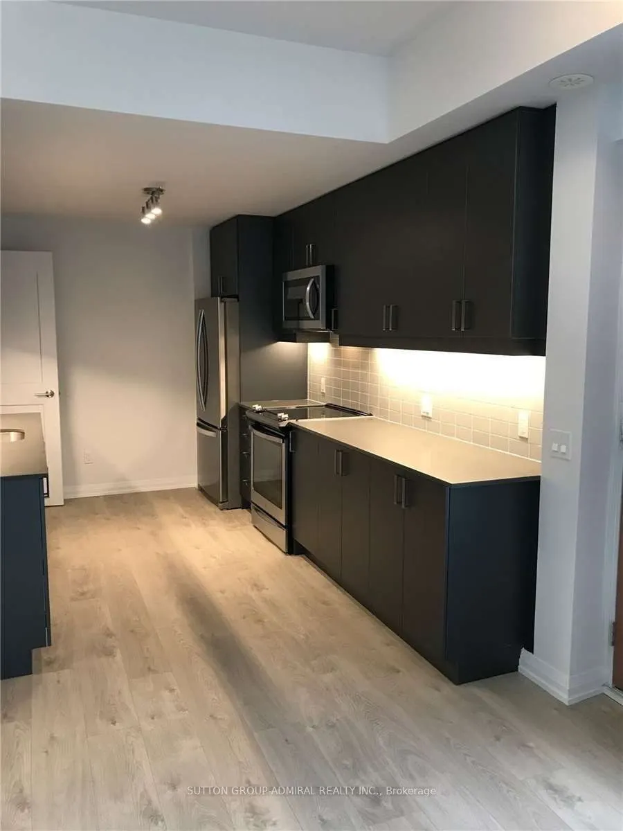 1060 Portage Parkway, #Th067