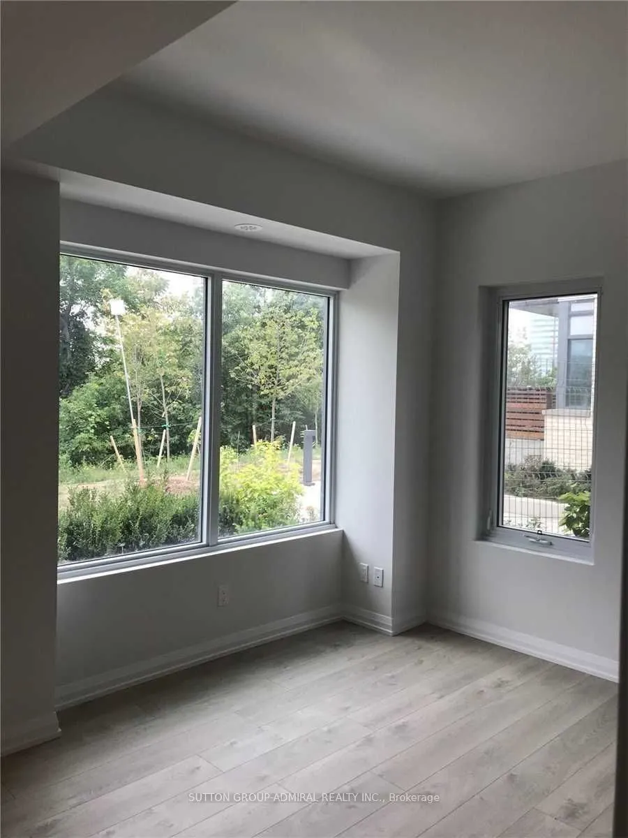 1060 Portage Parkway, #Th067