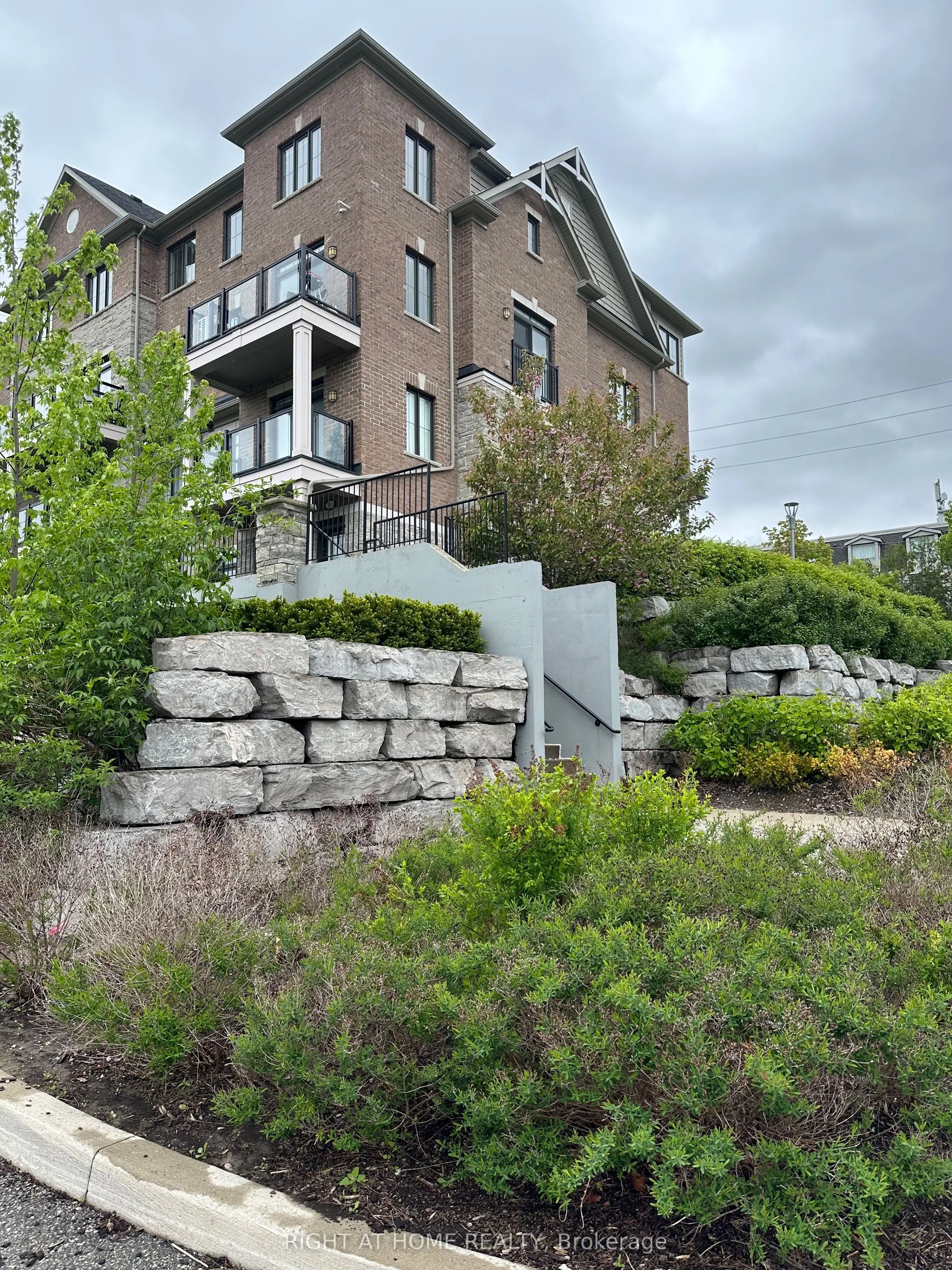 201 Pine Grove Road, #423