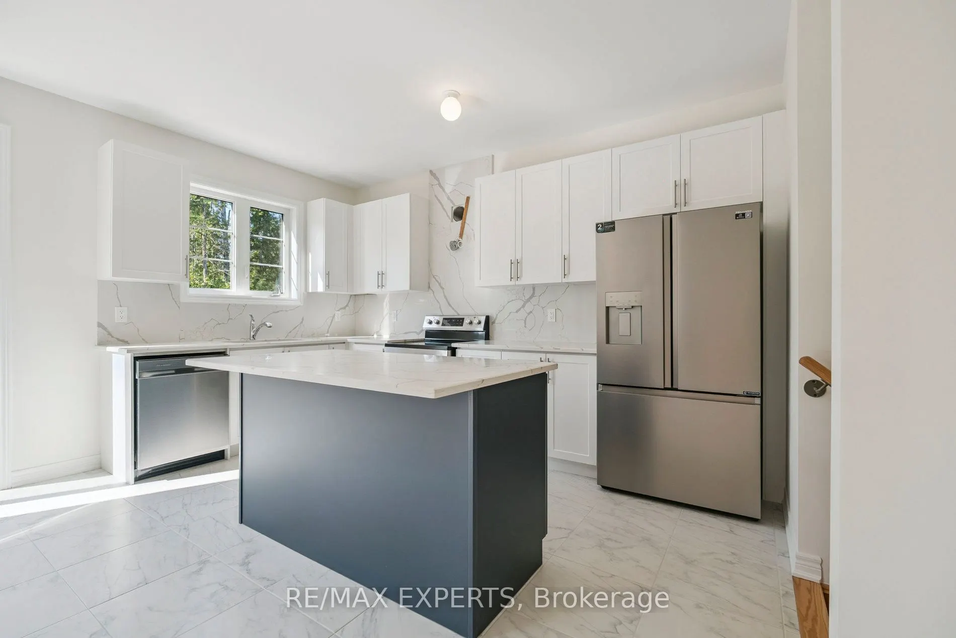 1430 Davis Loop Circle