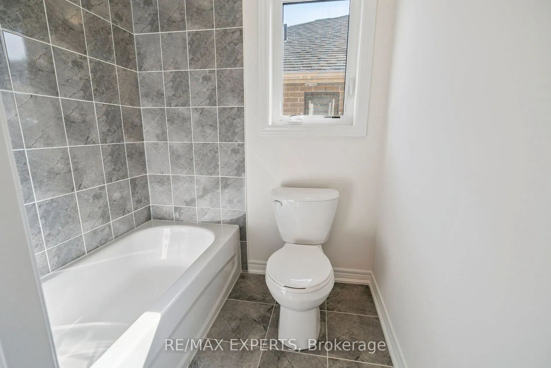 1430 Davis Loop Circle