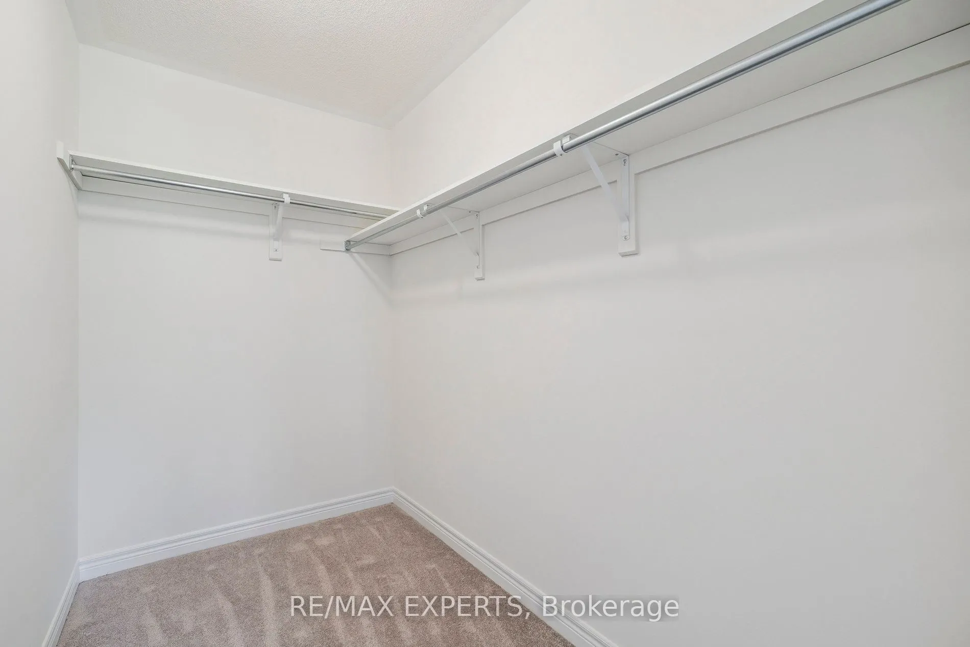 1430 Davis Loop Circle