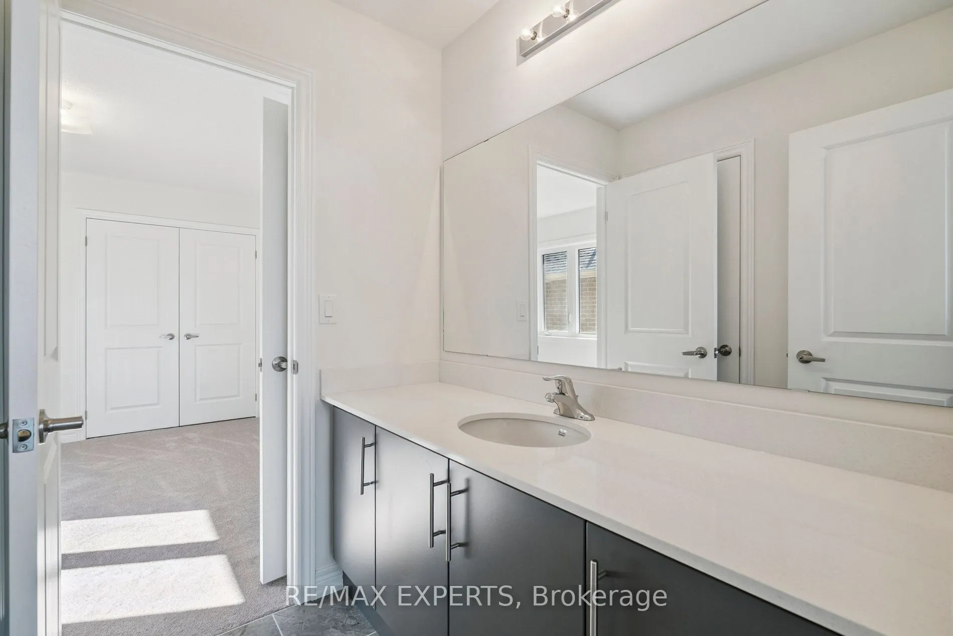 1430 Davis Loop Circle
