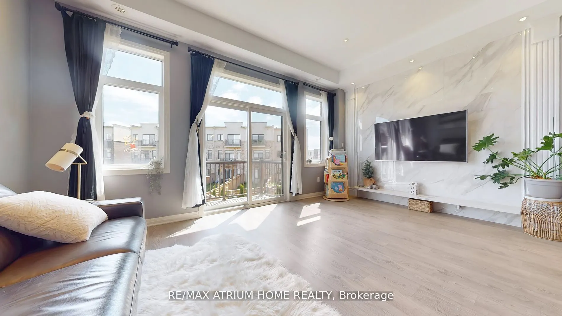 143 Arianna Crescent W