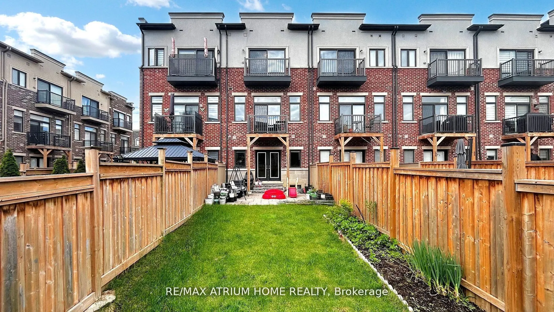 143 Arianna Crescent W
