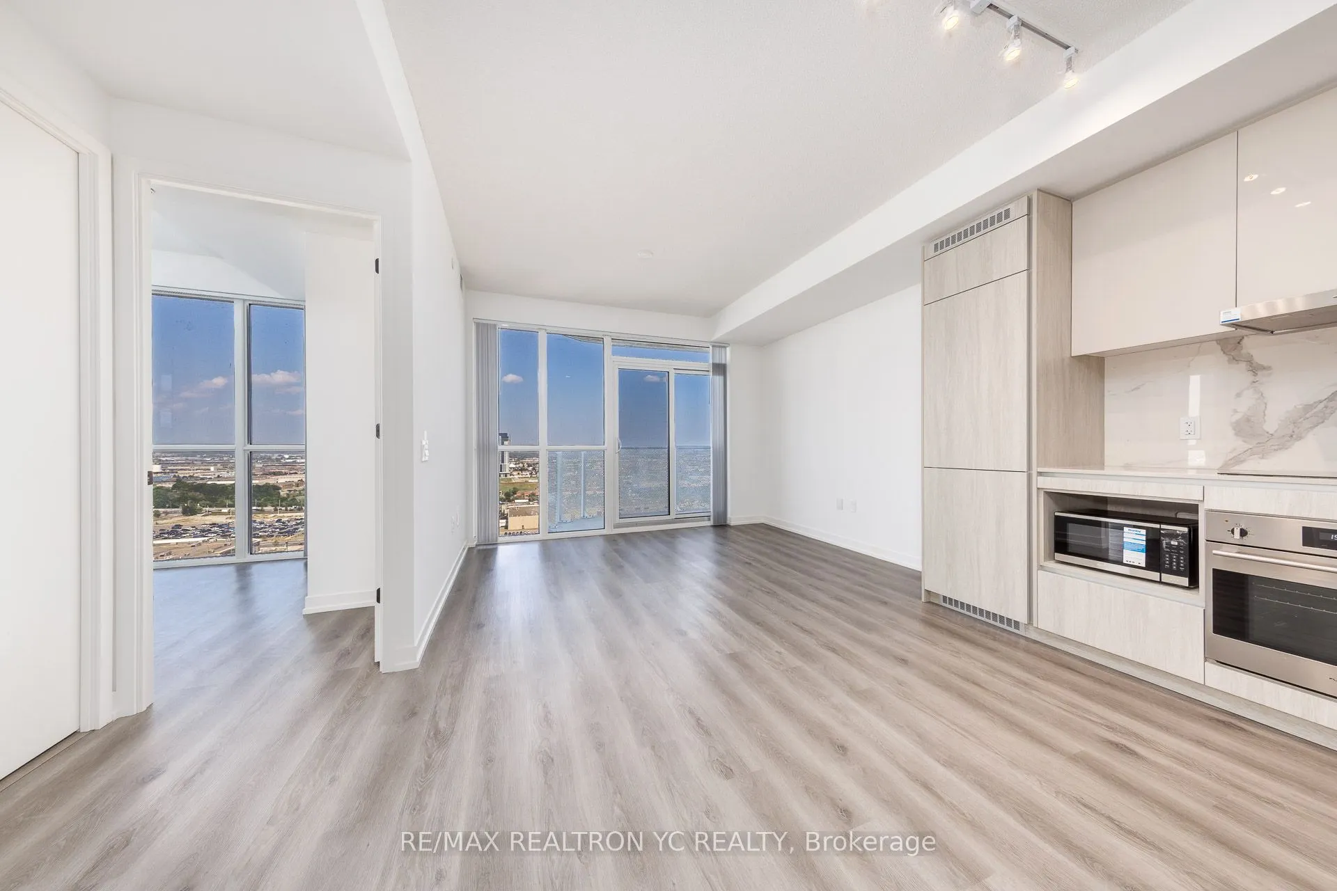 28 Interchange Way, #2705