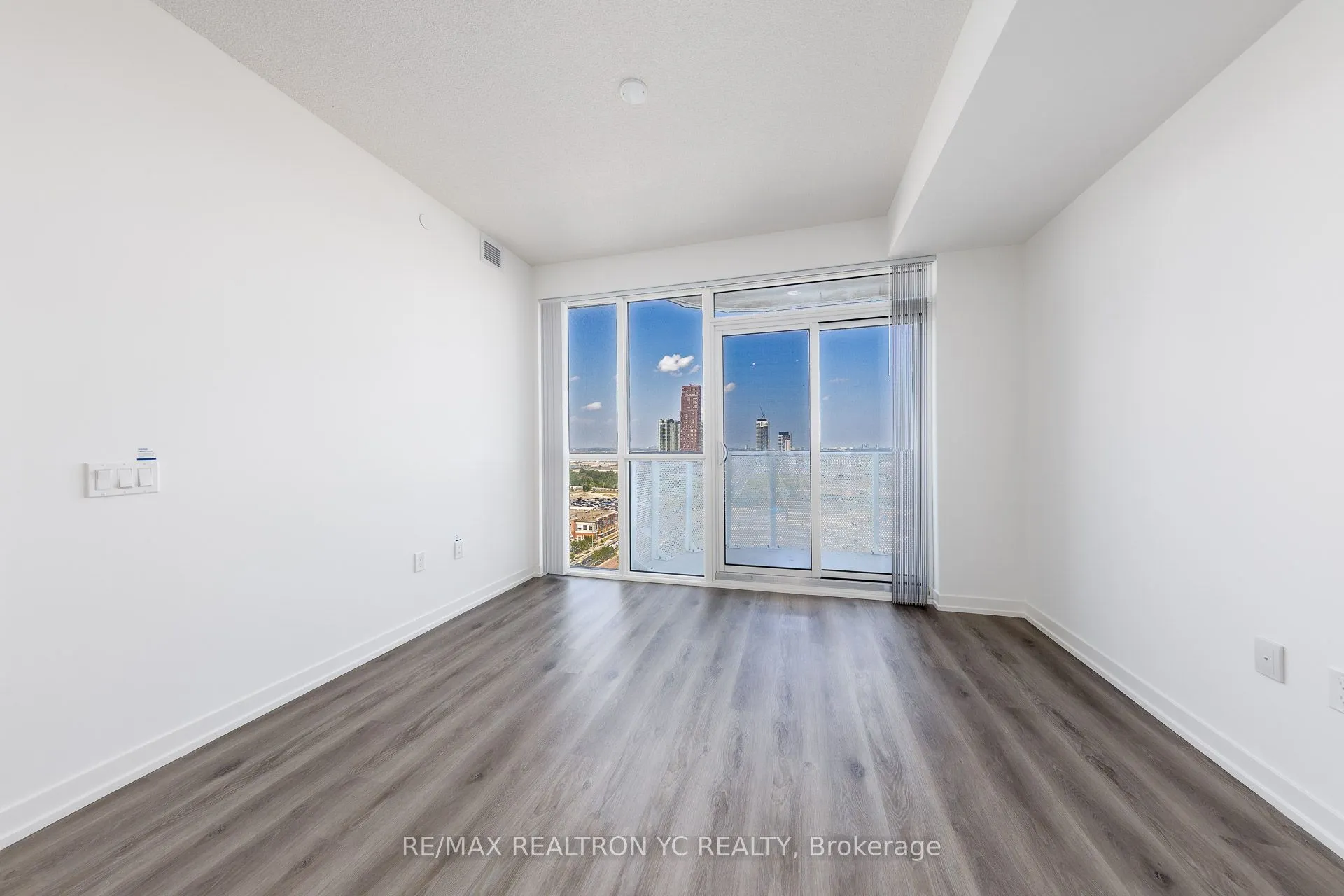 28 Interchange Way, #2705