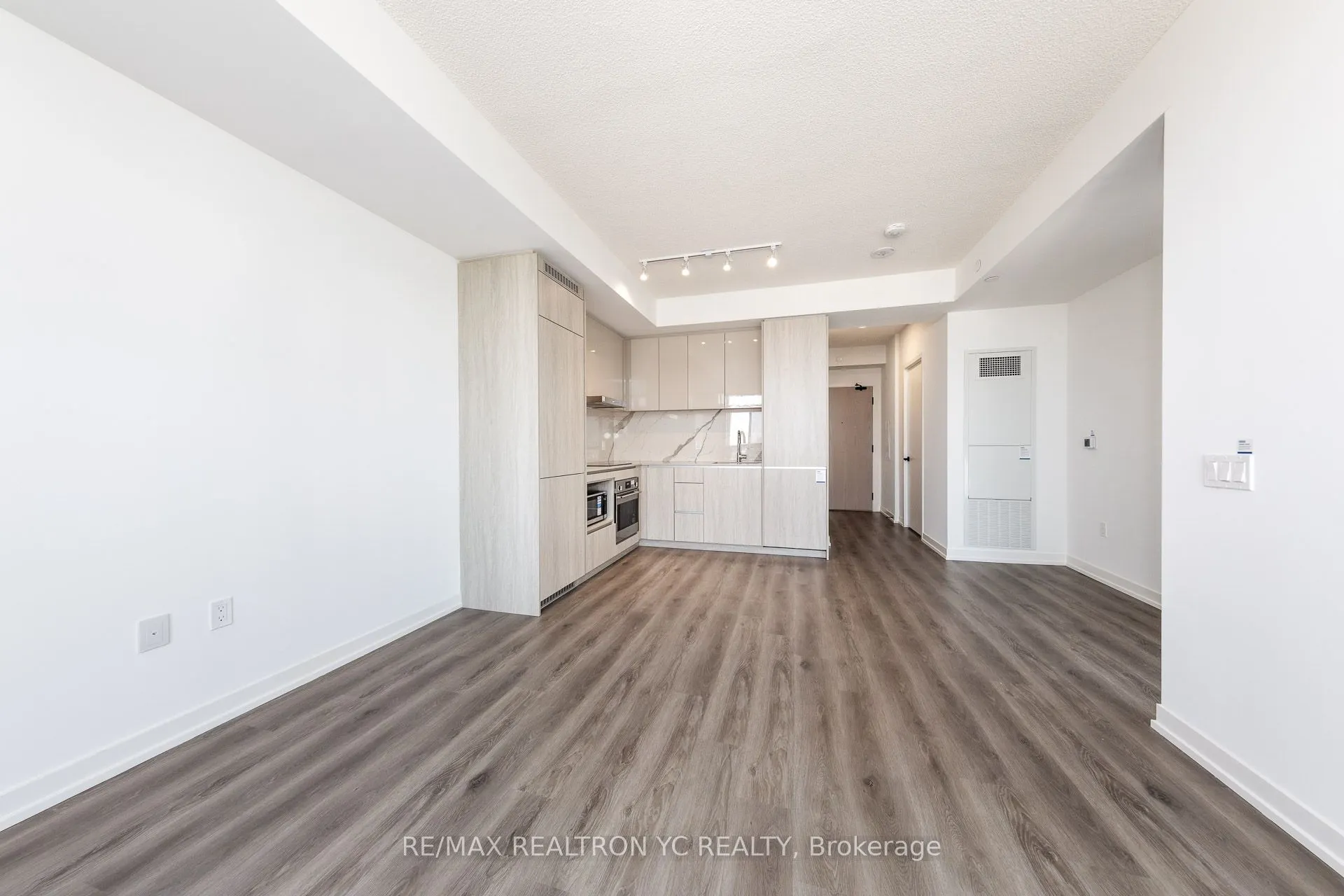 28 Interchange Way, #2705